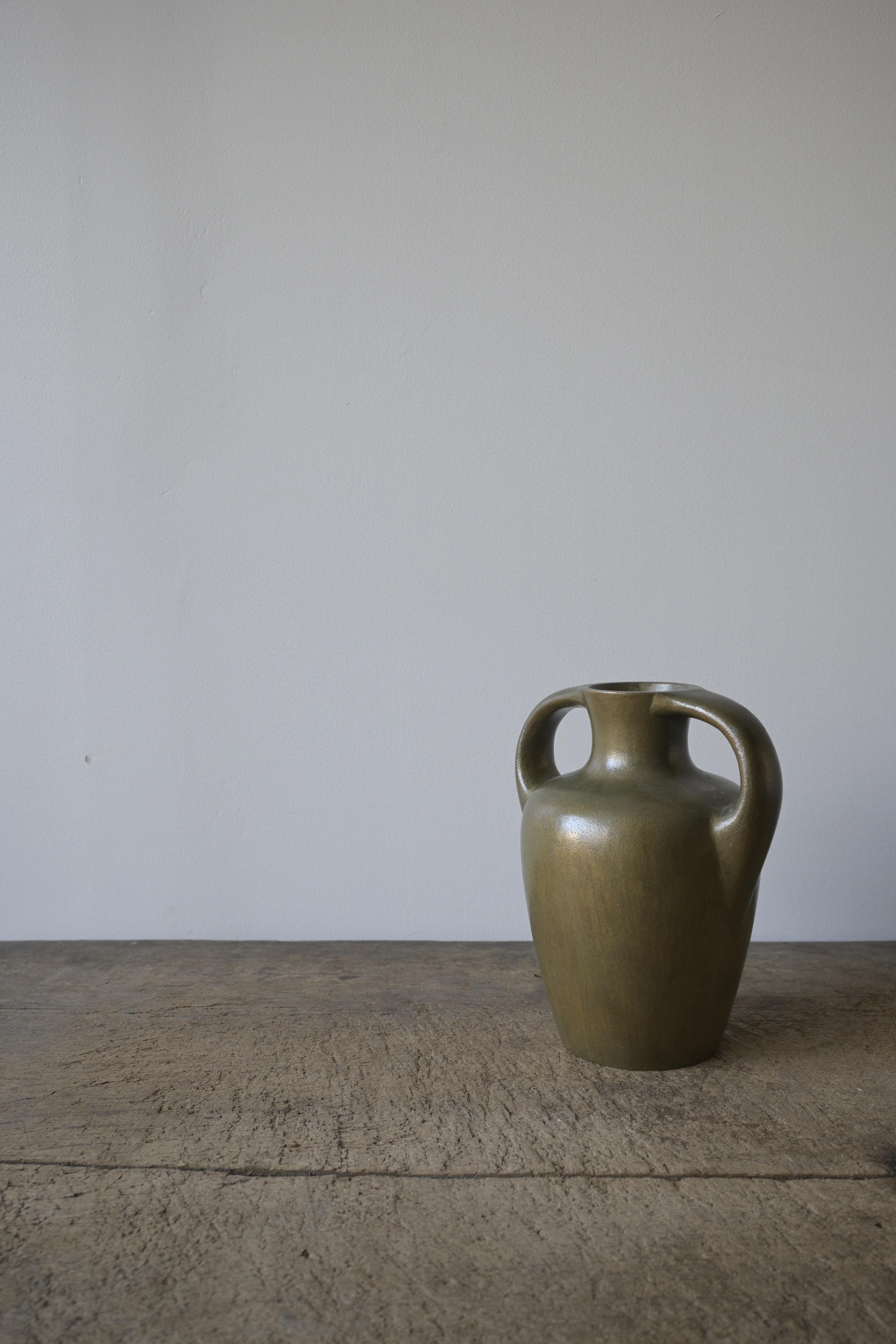 Vaso svedese di grandi dimensioni in bronzo pesante del 1930 circa in vendita 1