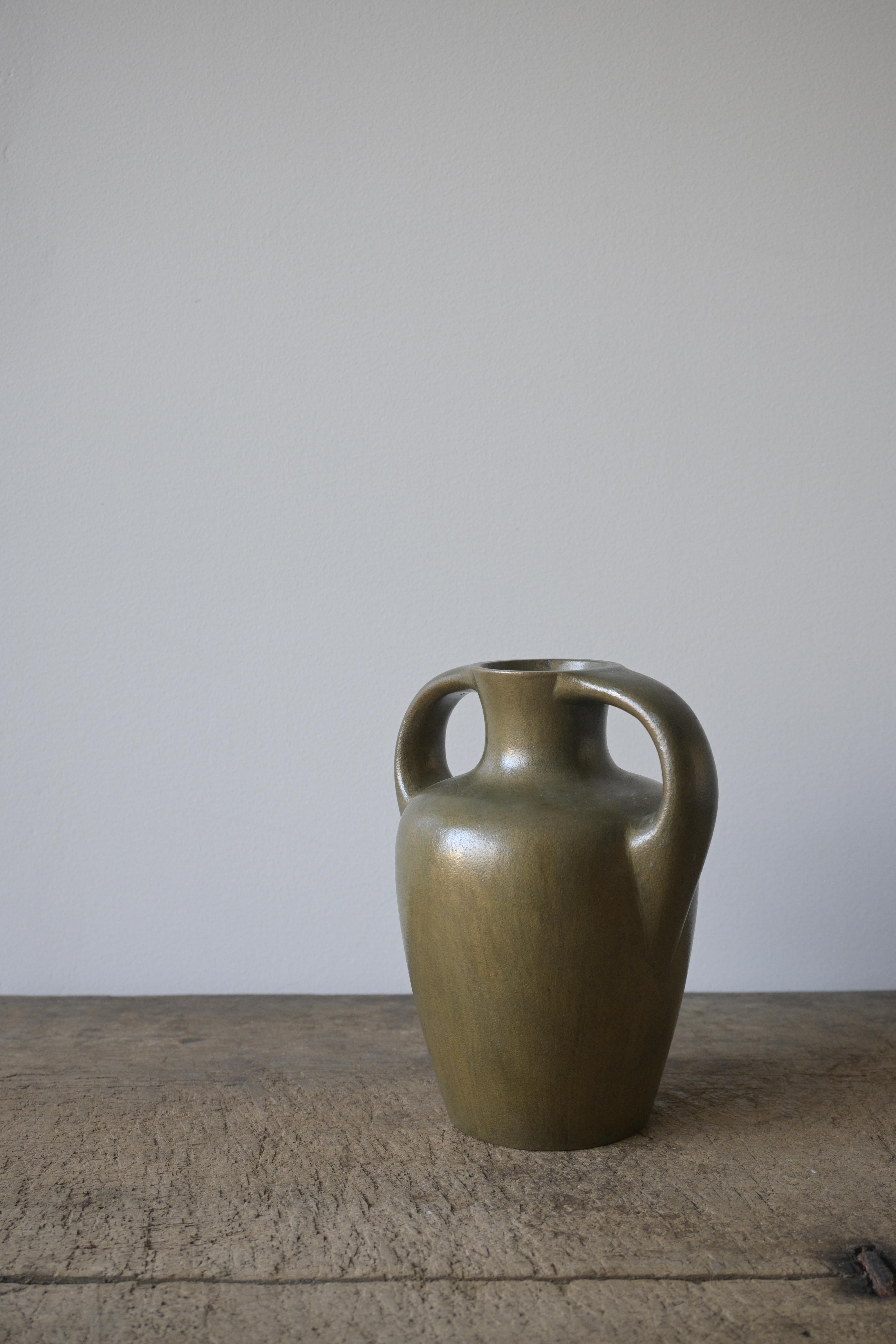 Vaso svedese di grandi dimensioni in bronzo pesante del 1930 circa in vendita 2