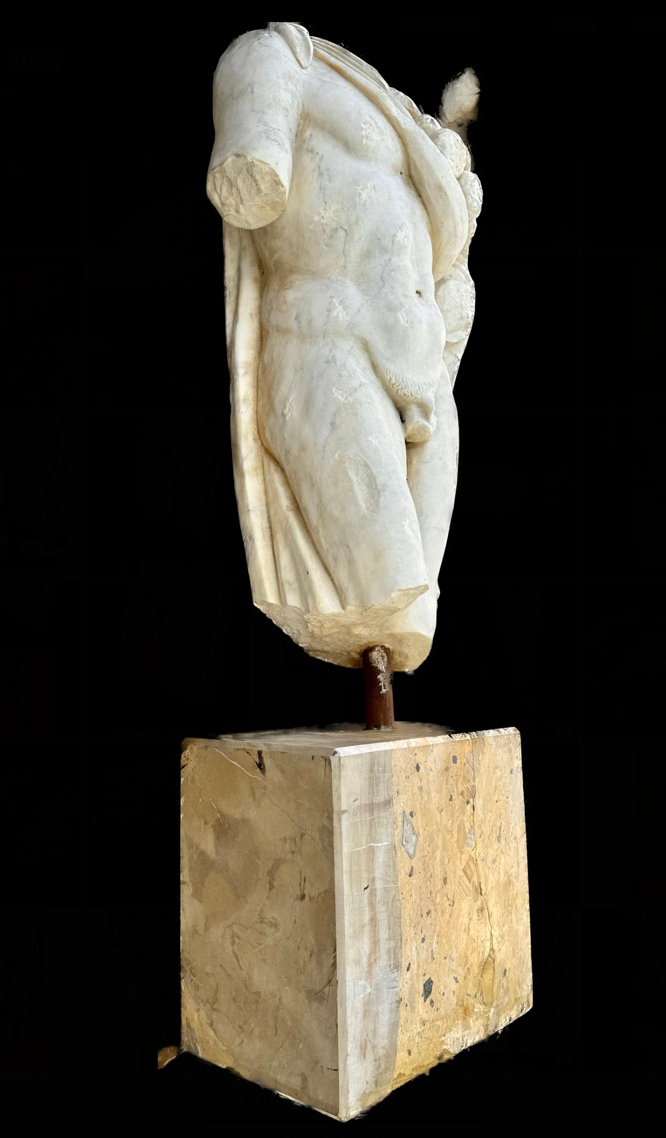 Größere als lebensgroße Marmorskulptur eines römischen männlichen Torsos (19. Jahrhundert) im Angebot