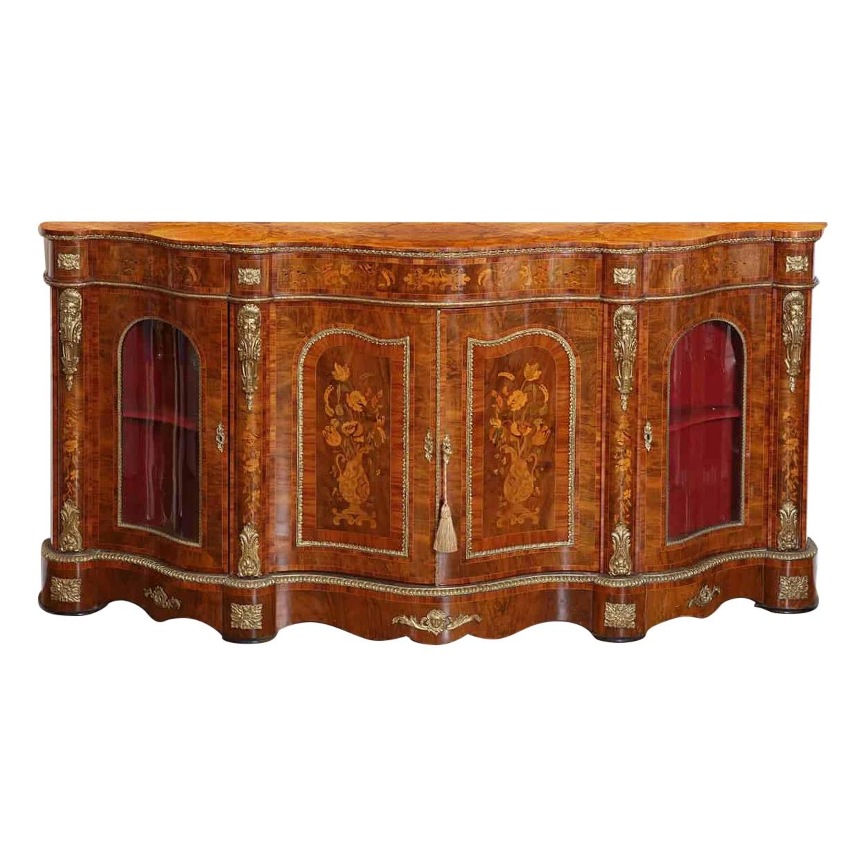 Credenza de marquetería de nogal antigua más grande
