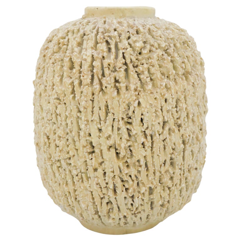 Tænke kartoffel Indigenous Largest Beige Hedgehog Vase, Ceramic, Gunnar Nylund Rörstrand at 1stDibs