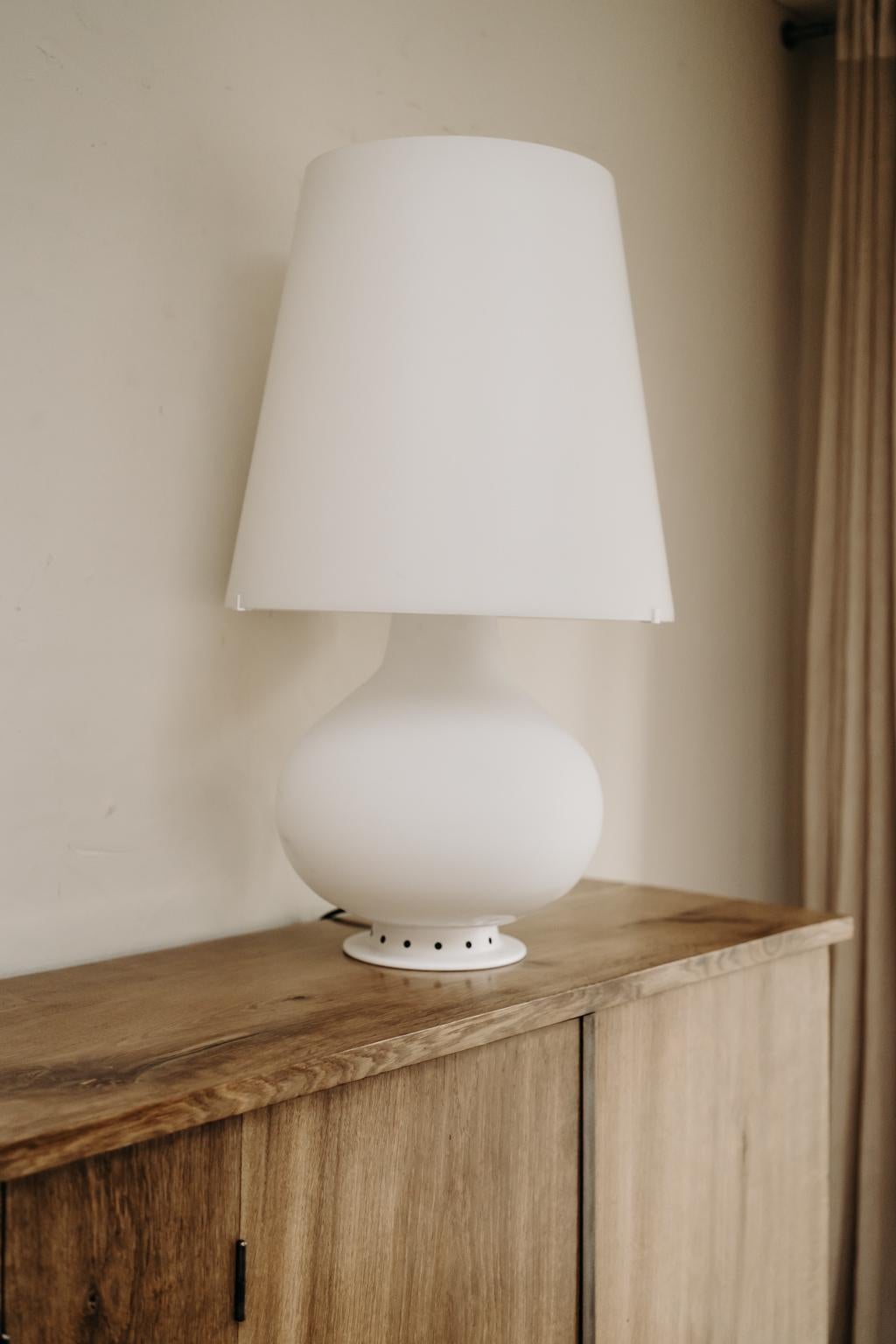 An evergreen, timeless design icon, this is the lampshade par excellence. A fabulous lamp in frosted opaline glass, an example of the art of master glassmakers, it pays tribute to the creative genius of Max Ingrand. 
Table lamp with dual