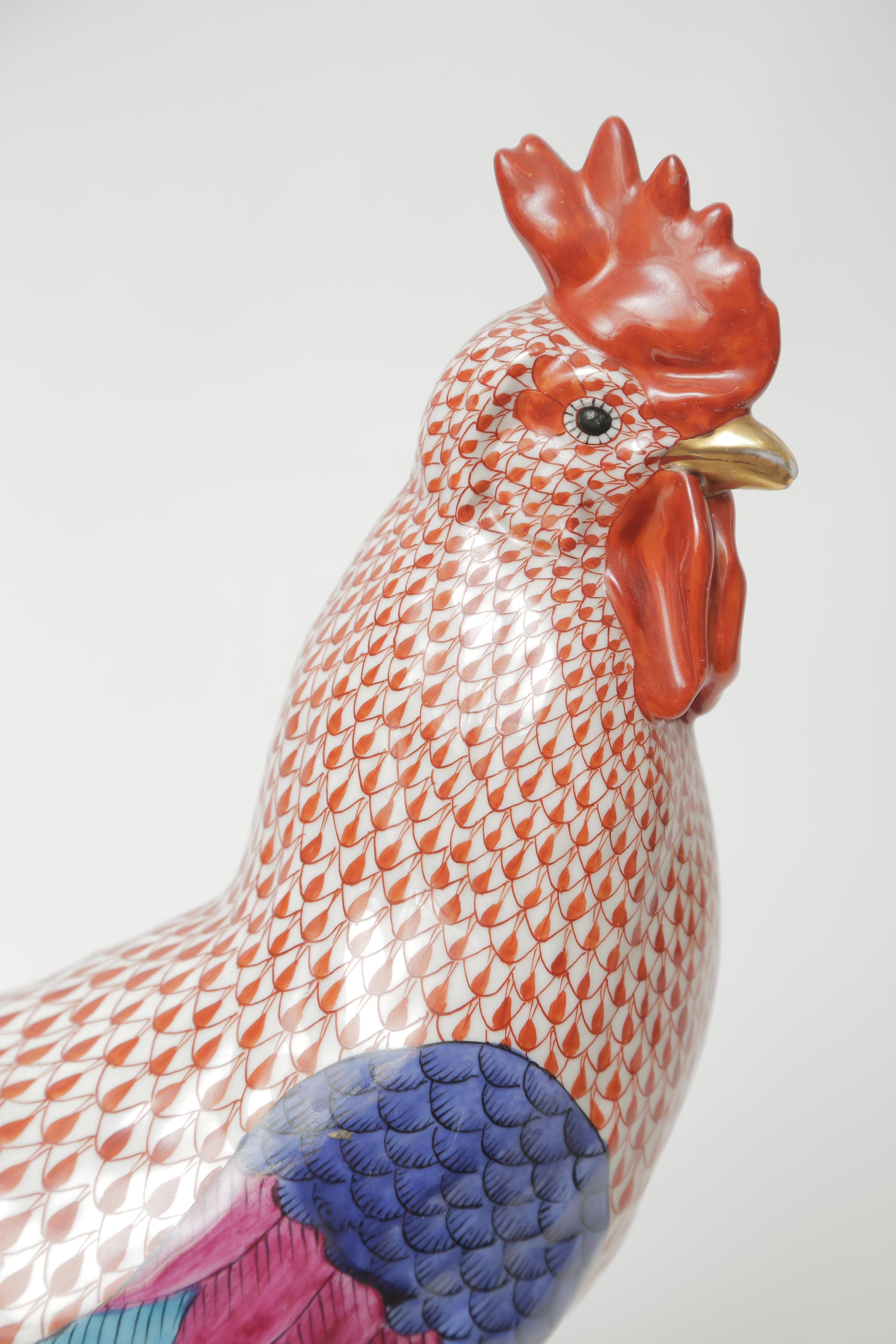 Eine Sammelfigur des weltweit charmantesten Herstellers, Herend. Es handelt sich um das größte Exemplar, das hergestellt wurde, und es zeichnet sich auch dadurch aus, dass es von Hand auf einen strahlend weißen Grund gemalt wurde. In wunderbarem