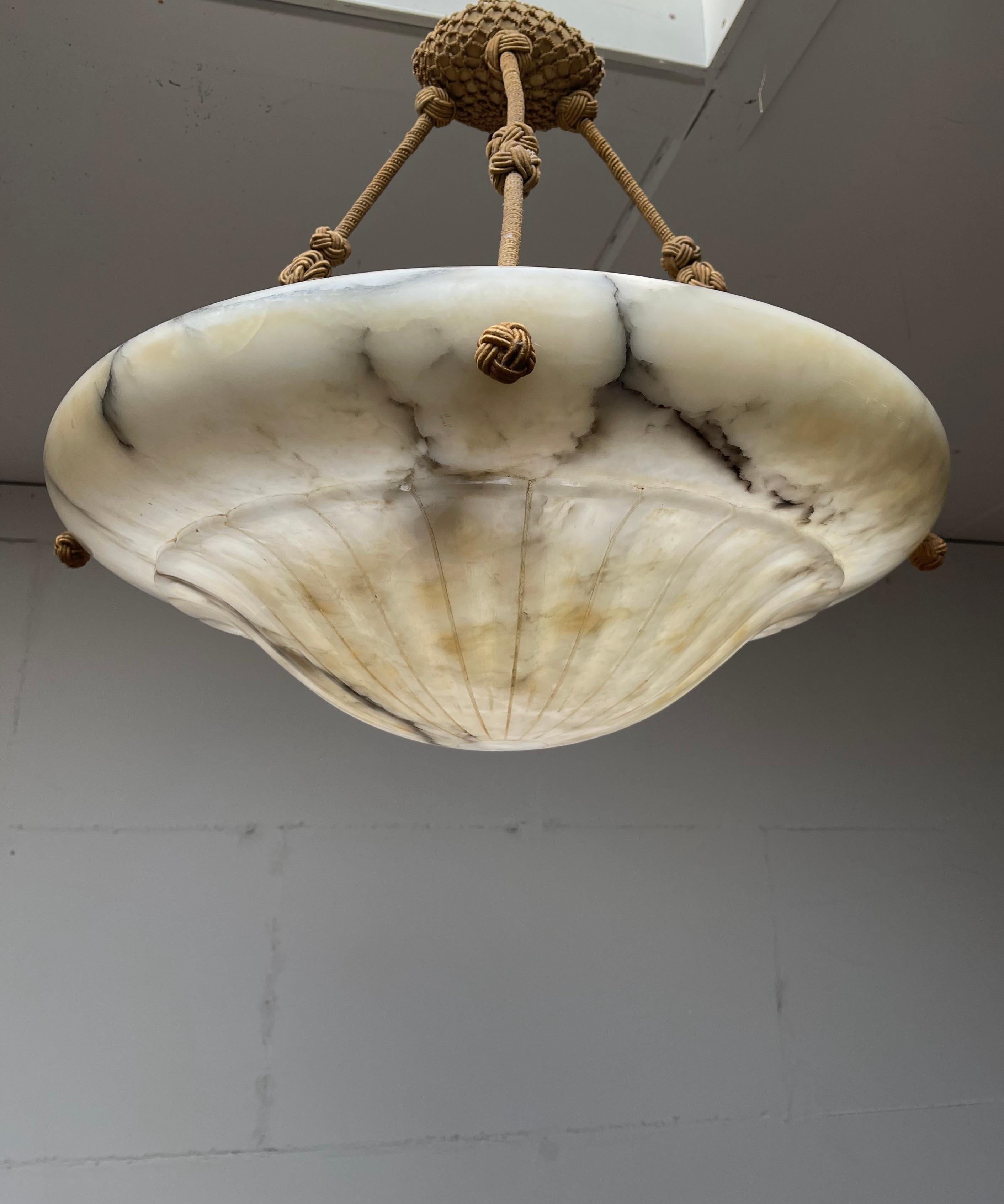 Large size (Ø23.7) and great design, hand carved, antique alabaster chandelier.

Thanks to its large size & deep shape, this remarkable alabaster chandelier is the perfect lighting solution for many types of rooms and interiors and will light up