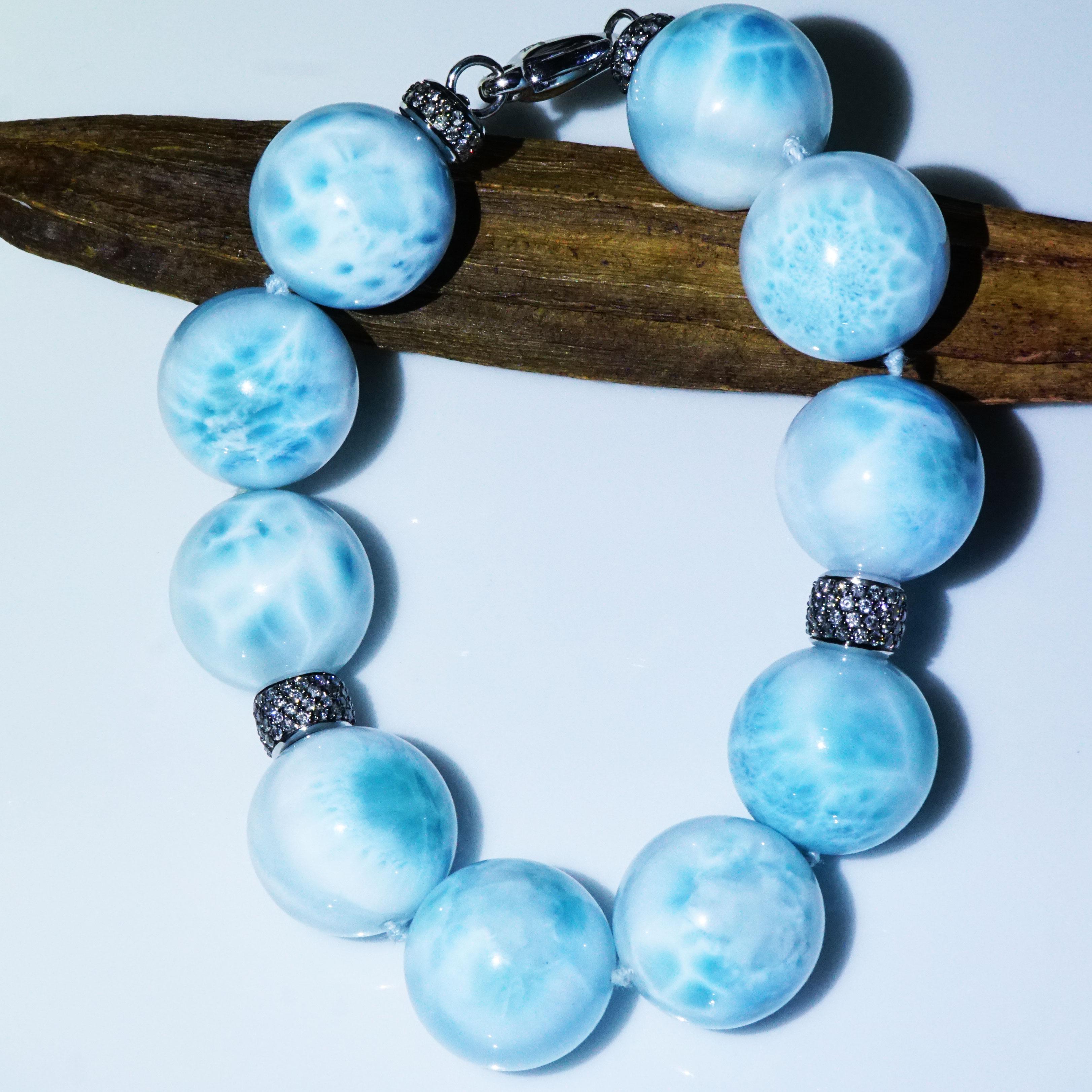 this cloudy beauty comes from the Dominican Republic and is called Larimar...20 mm balls in incomparable top quality, wonderful pattern distribution, processed in our traditional goldsmith company in Valenza (Italy) in 750 white gold with grey