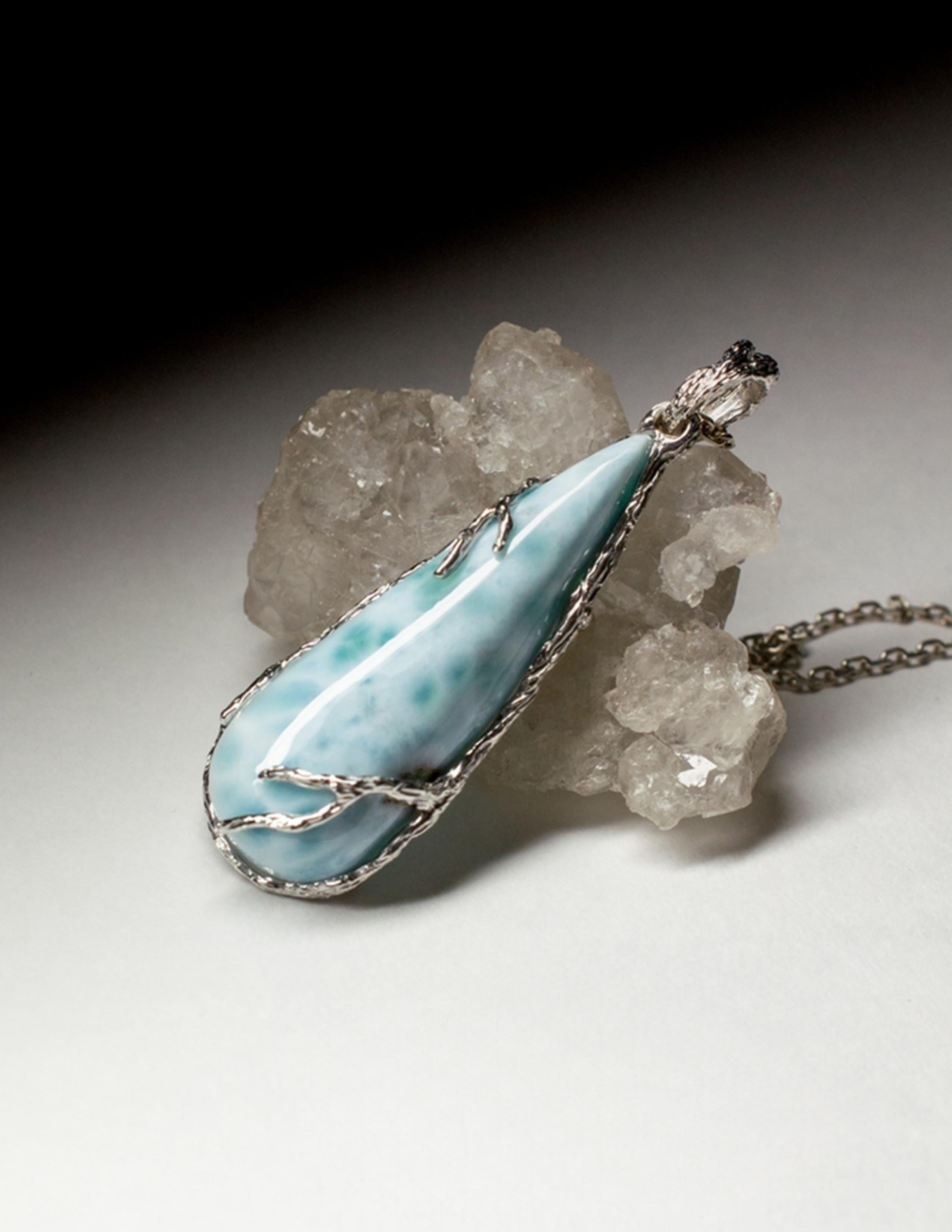 Silver pendant with natural fine quality Larimar
larimar origin - Dominican Republic
larimar measurements - 0.28 х 0.55 х 1.54 in / 7 х 14 х 39 mm
pendant weight - 8.33 grams
pendant height - 1.97 in / 50 mm