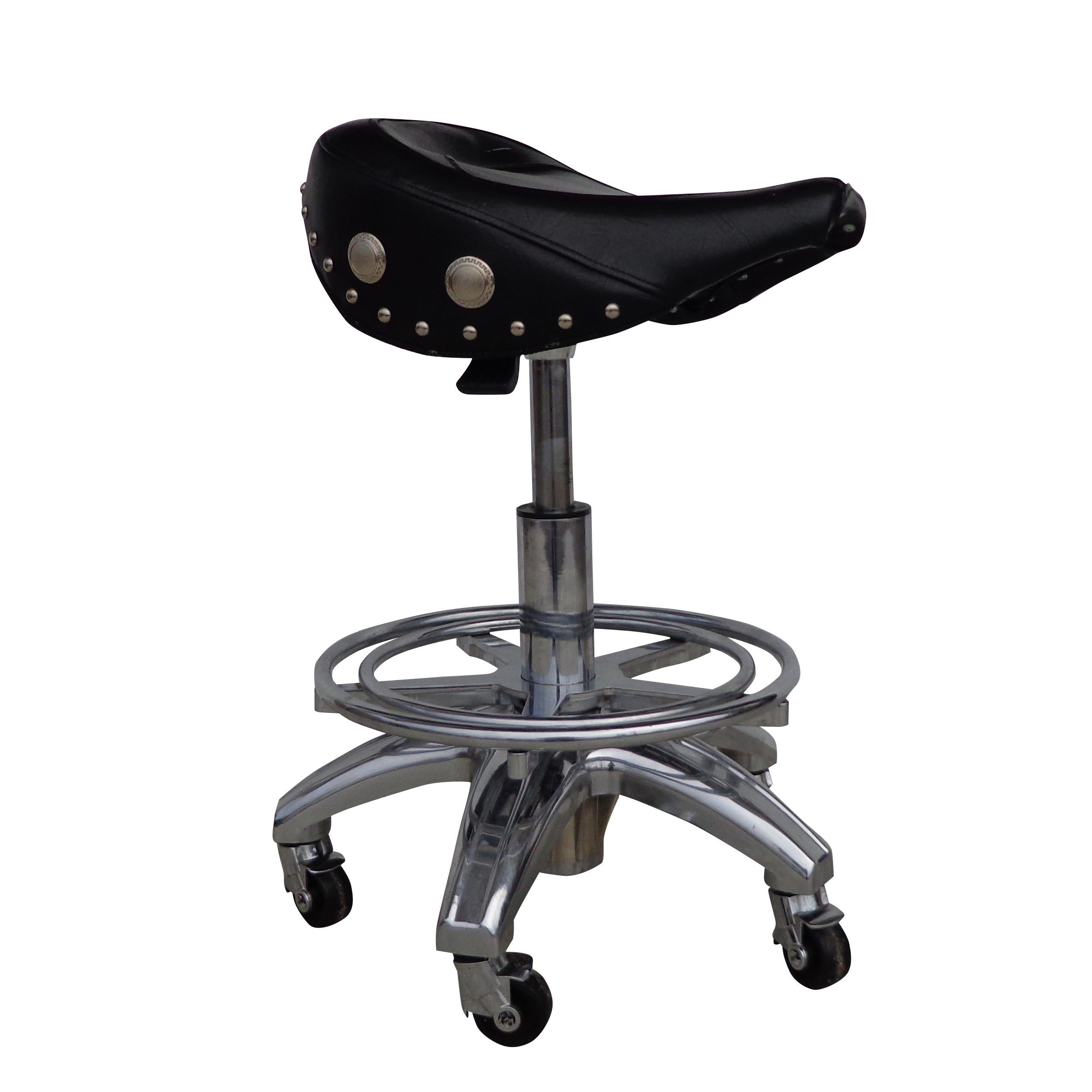 Larin Leather Saddle & Chrome Bar Stool In Good Condition For Sale In Pasadena, TX