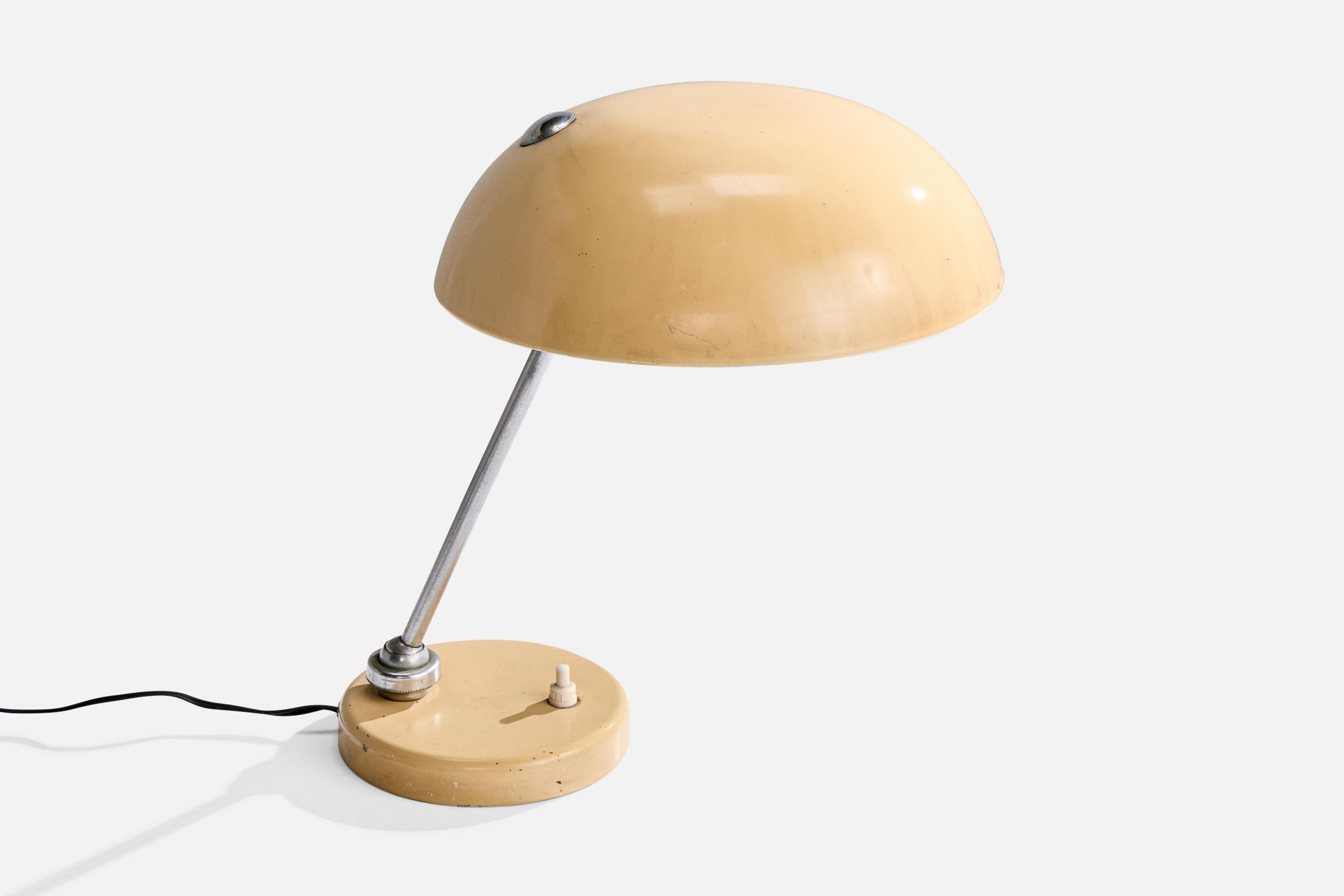 Mid-Century Modern Lariolux, Table Lamp, Metal, Italy, 1950s For Sale