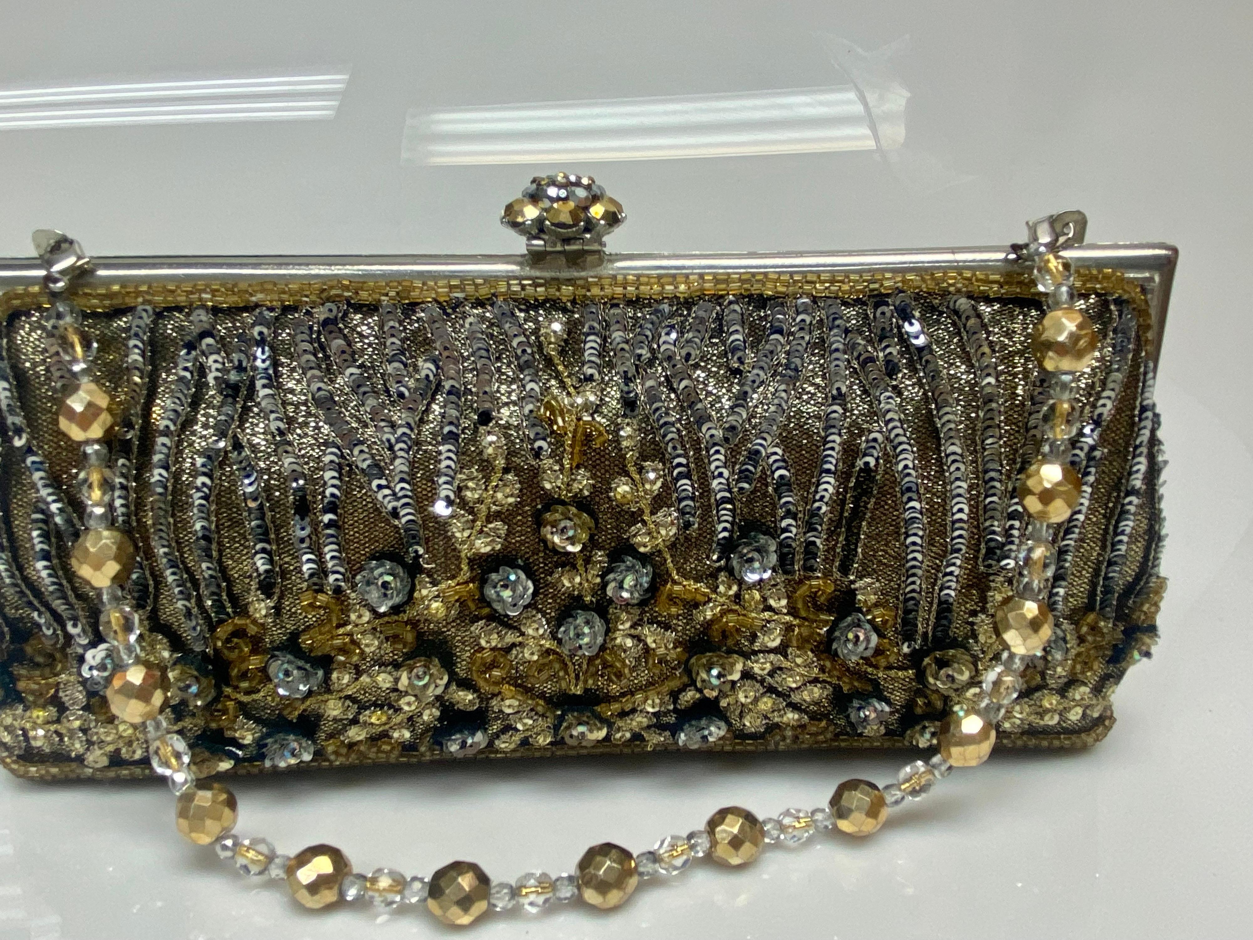 Larisa Barrera Metallic-Abendtasche mit Perlenbesatz Damen im Angebot