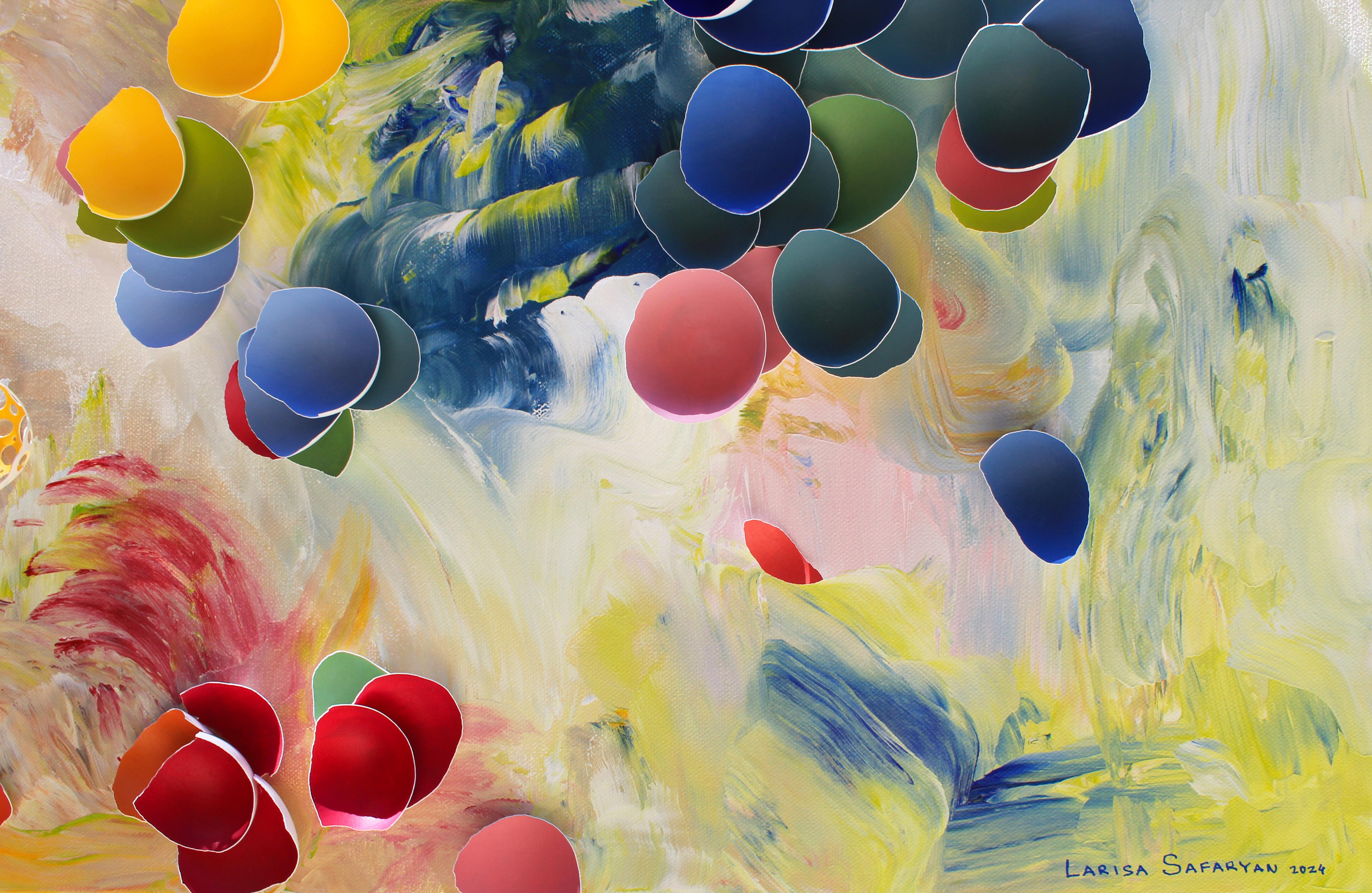 Larisa Safaryan a choisi de travailler avec un support peu conventionnel et délicat : une coquille d'œuf. Il ne fait aucun doute qu'elle est innovante dans ce qu'elle fait.
La force et la fragilité de l'humanité sont révélées dans les œuvres de