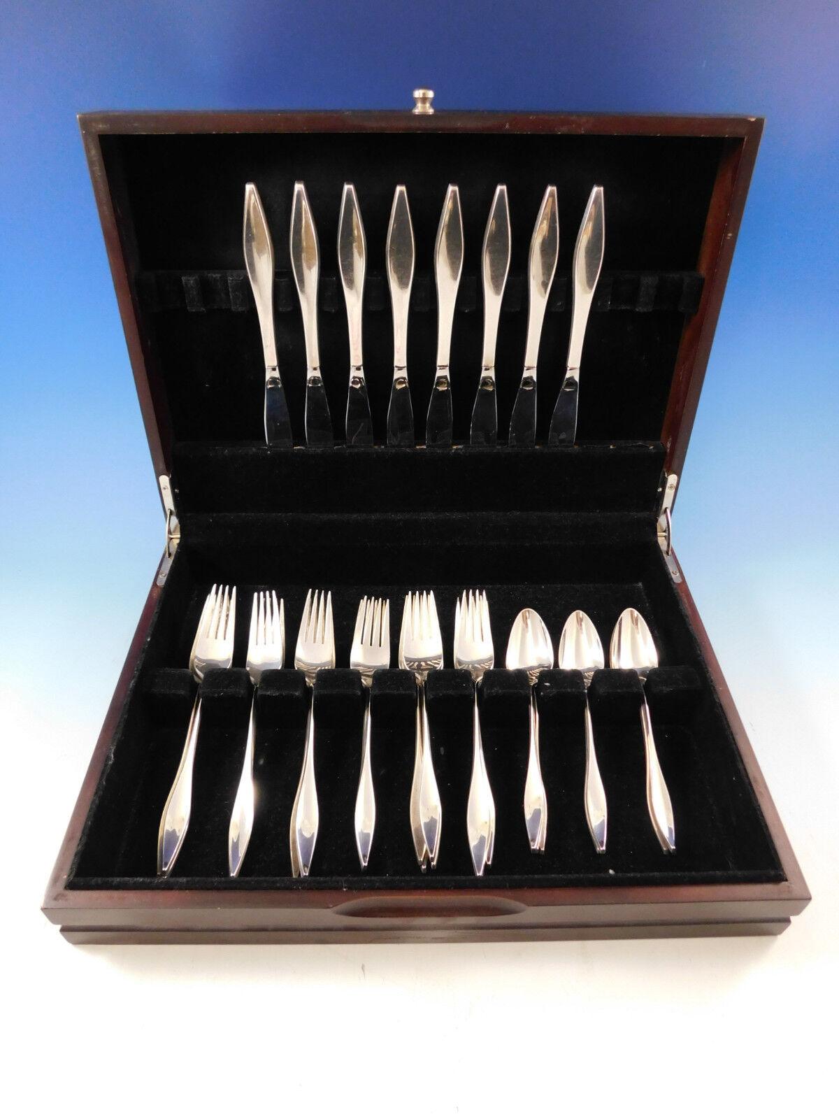 Modernismo LARK BY REED & Barton - Set di posate in argento sterling - 32 pezzi. Disegnato da John Prip, circa 1960. Questo set comprende:

8 COLTELLI, 9