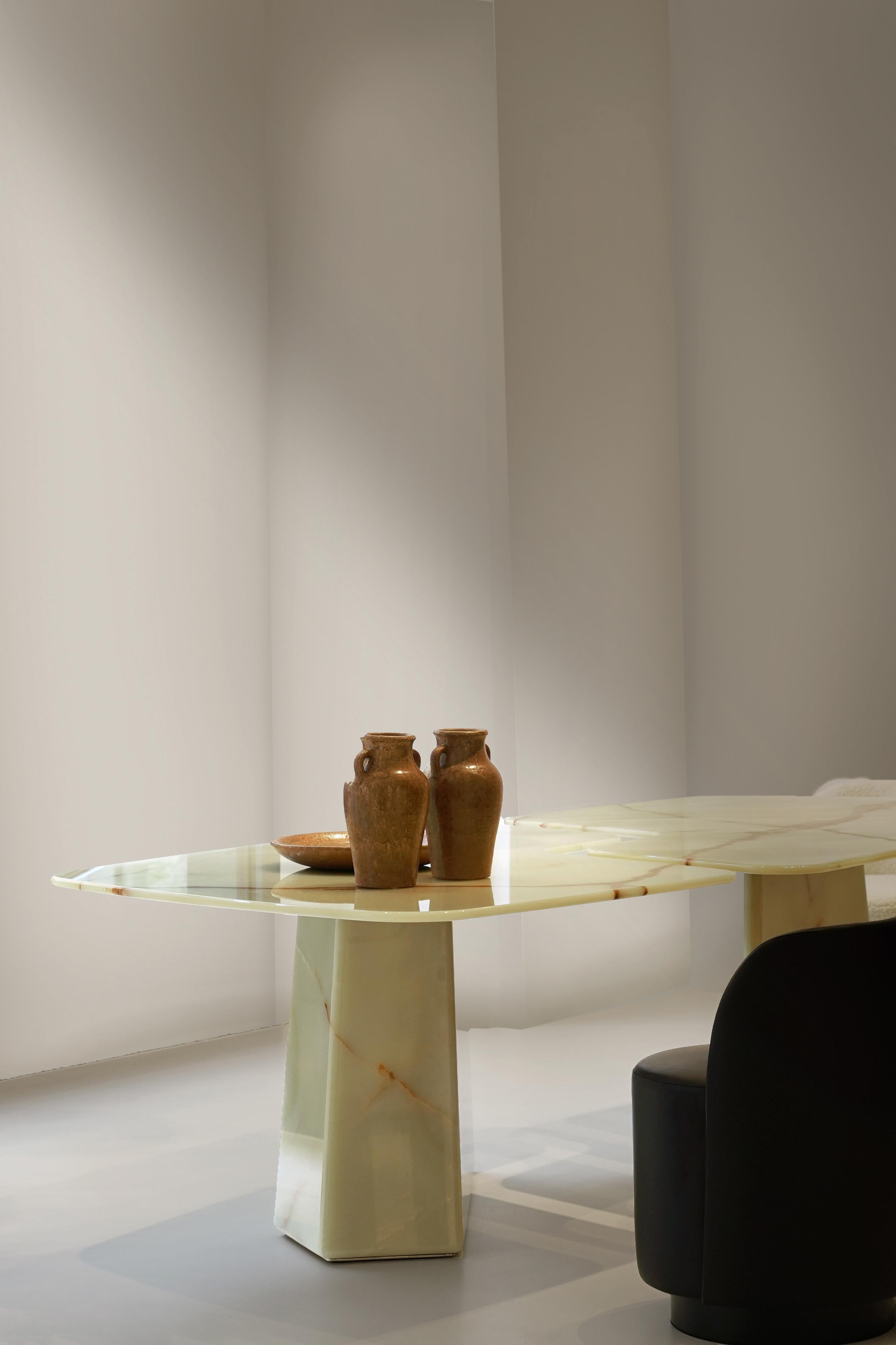 Mesa de comedor Armando de mármol ónice verde en Nuevo estado para la venta en Milano, IT