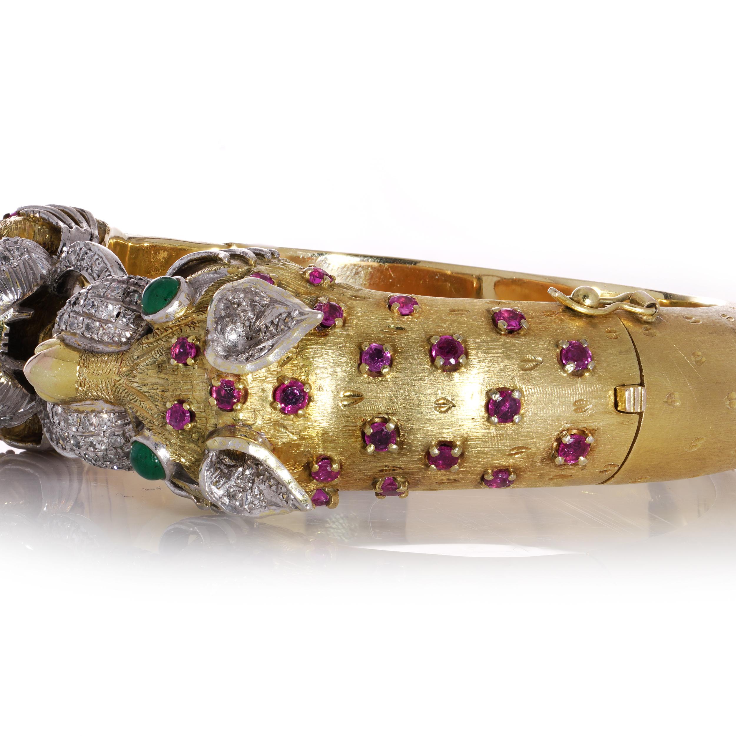 Larry 14kt. gold bangle with two dragon heads with diamonds, emeralds and rubies For Sale 2