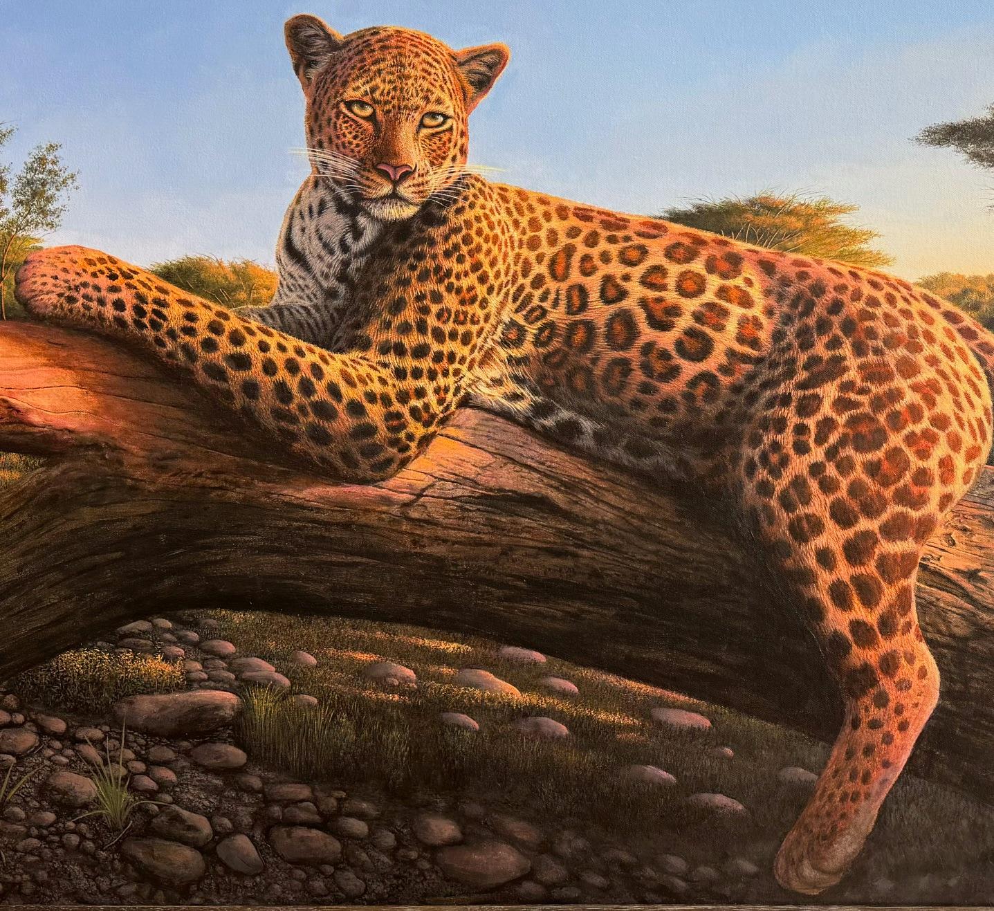 Leopardo del Serengeti, paisaje salvaje realista original de 30x48 - Painting Realista de Larry Felder
