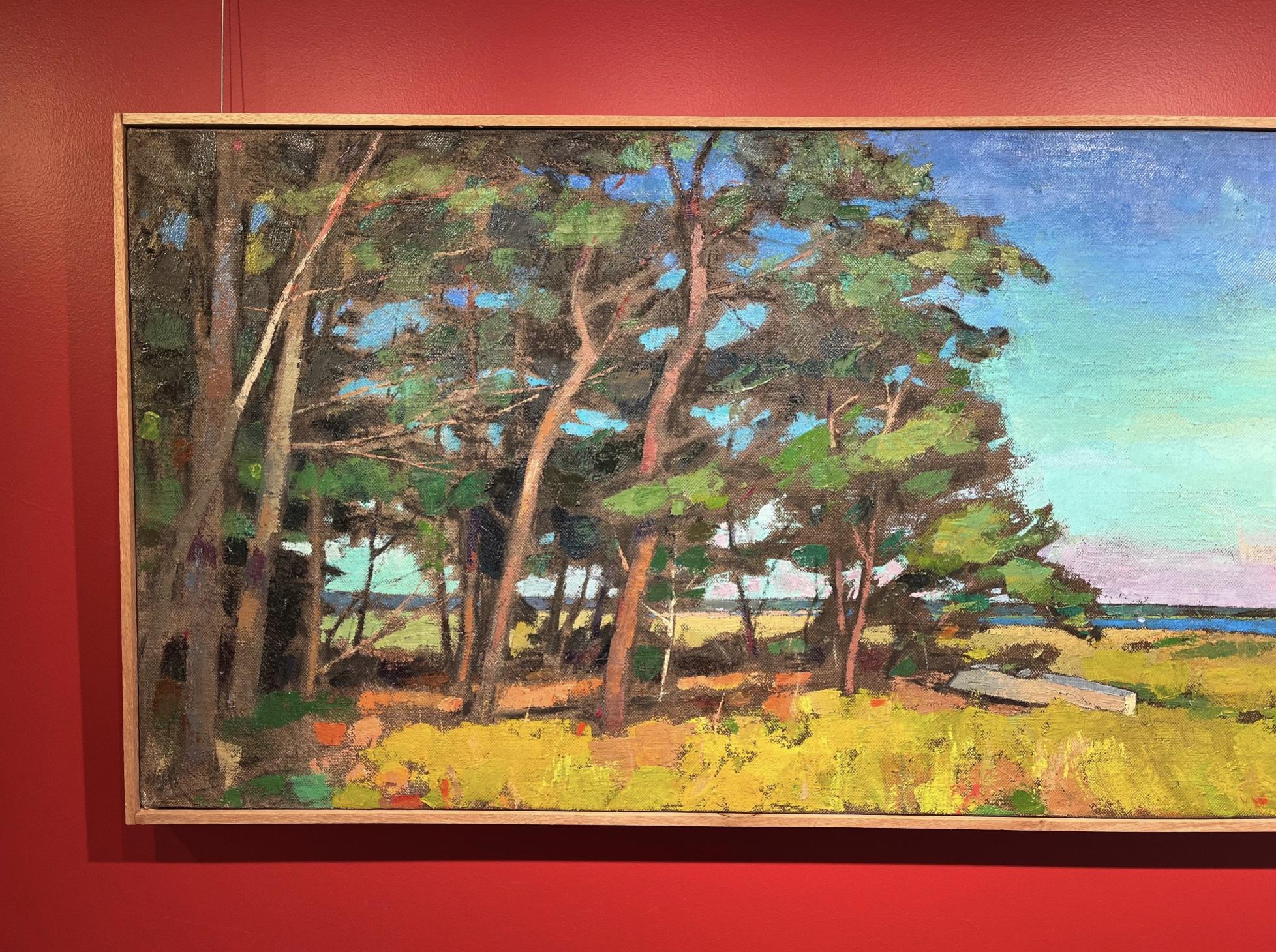 Edge of the Island, vue en plein air d'un champ ouvert et lumineux et d'une eau en vente 3