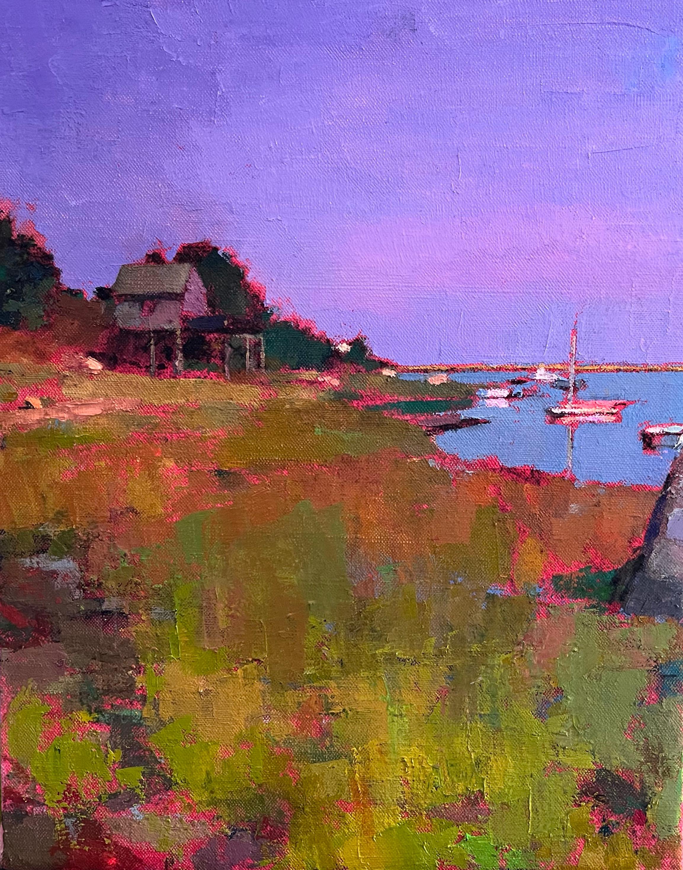 Larry Horowitz Landscape Painting – "Little Boathouse" ein Abend am SHORE, lila Himmel und Boote in der Bucht