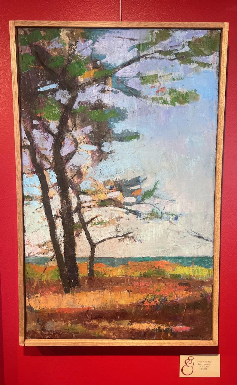 Peinture à l'huile verticale d'arbres « Pines by the Sea » avec océan bleu sarcelle derrière en vente 1