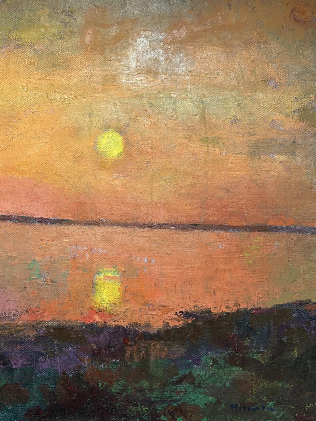„Sunrise“ spiegelt das Wasser einen violetten Himmel wider, der von der Sonne erweckt wird, Boote in der Bucht, – Painting von Larry Horowitz