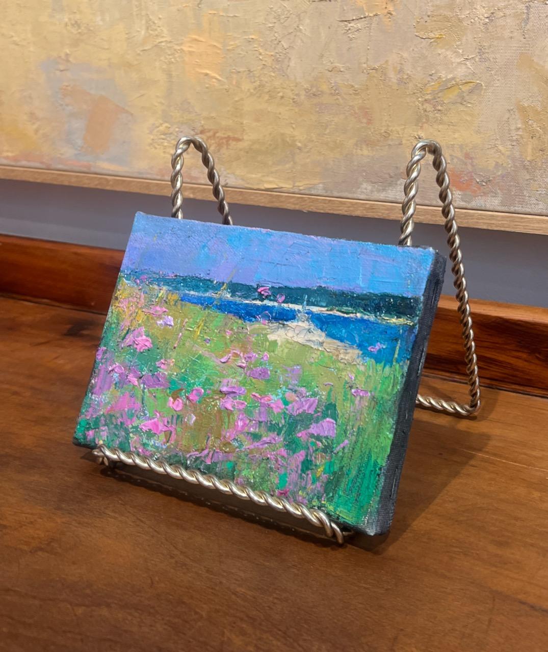 Peinture à l'huile à petite échelle « Wildflowers of Spring » représentant des fleurs roses dans une herbe sauvage - Painting de Larry Horowitz