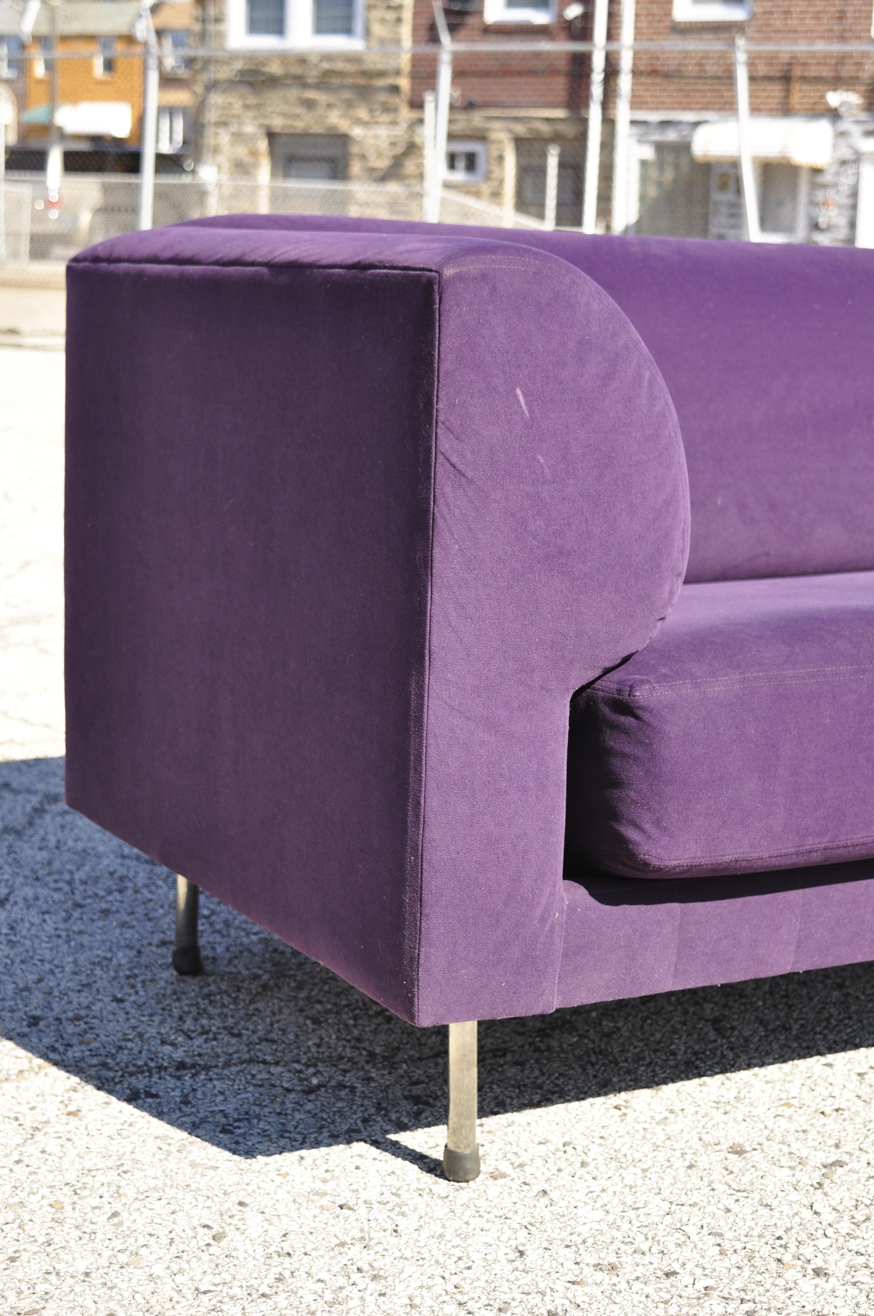 Larry Laslo für Directional Purple Modernes Sofa im italienischen Bauhaus-Stil mit Chrombeinen (amerikanisch)