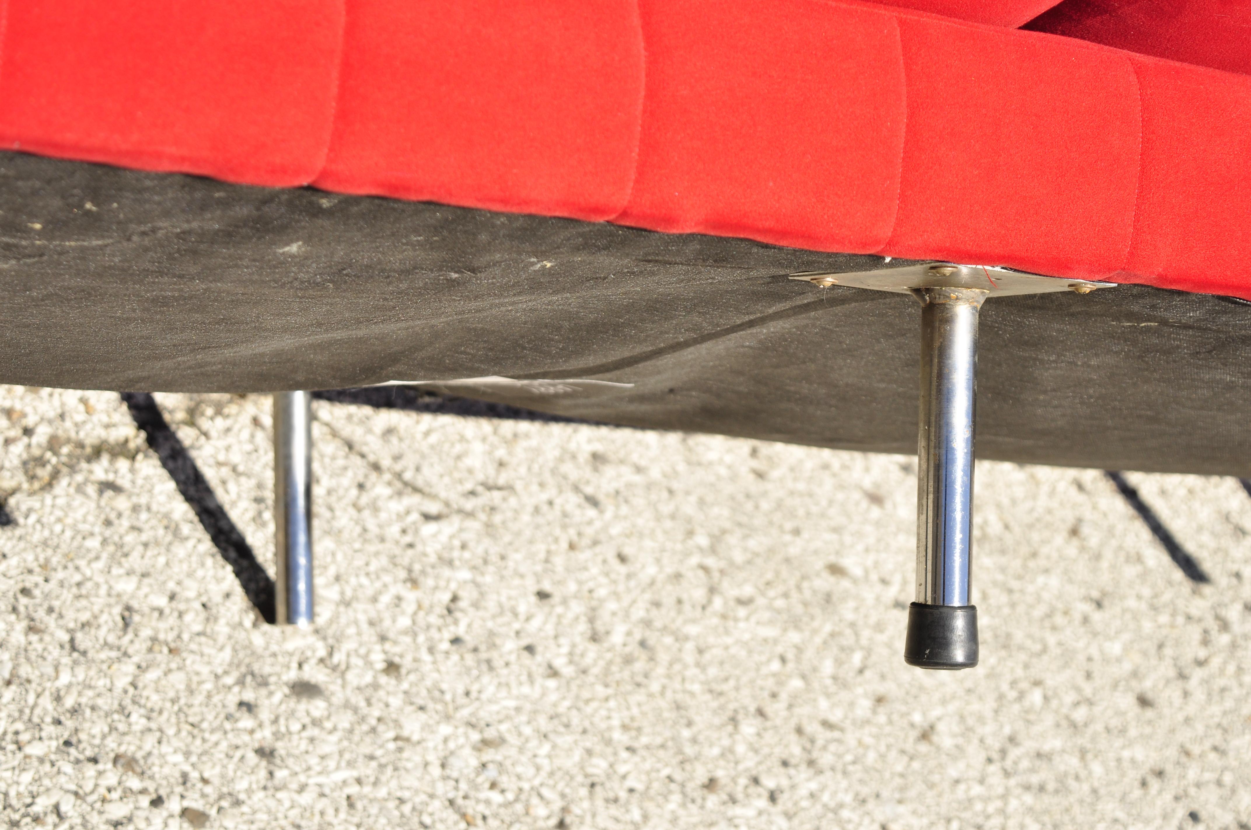 Larry Laslo für Directional Rotes modernes Sofa mit Chrombeinen im italienischen Bauhaus-Stil 2