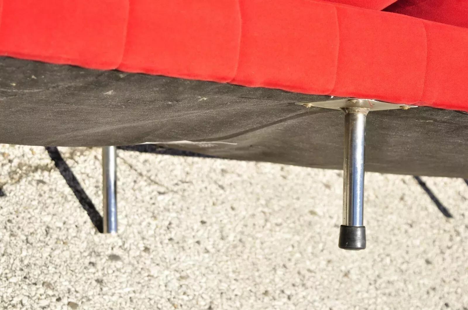 Larry Laslo per Directional Red Divano moderno italiano in stile Bauhaus con gambe cromate in vendita 2