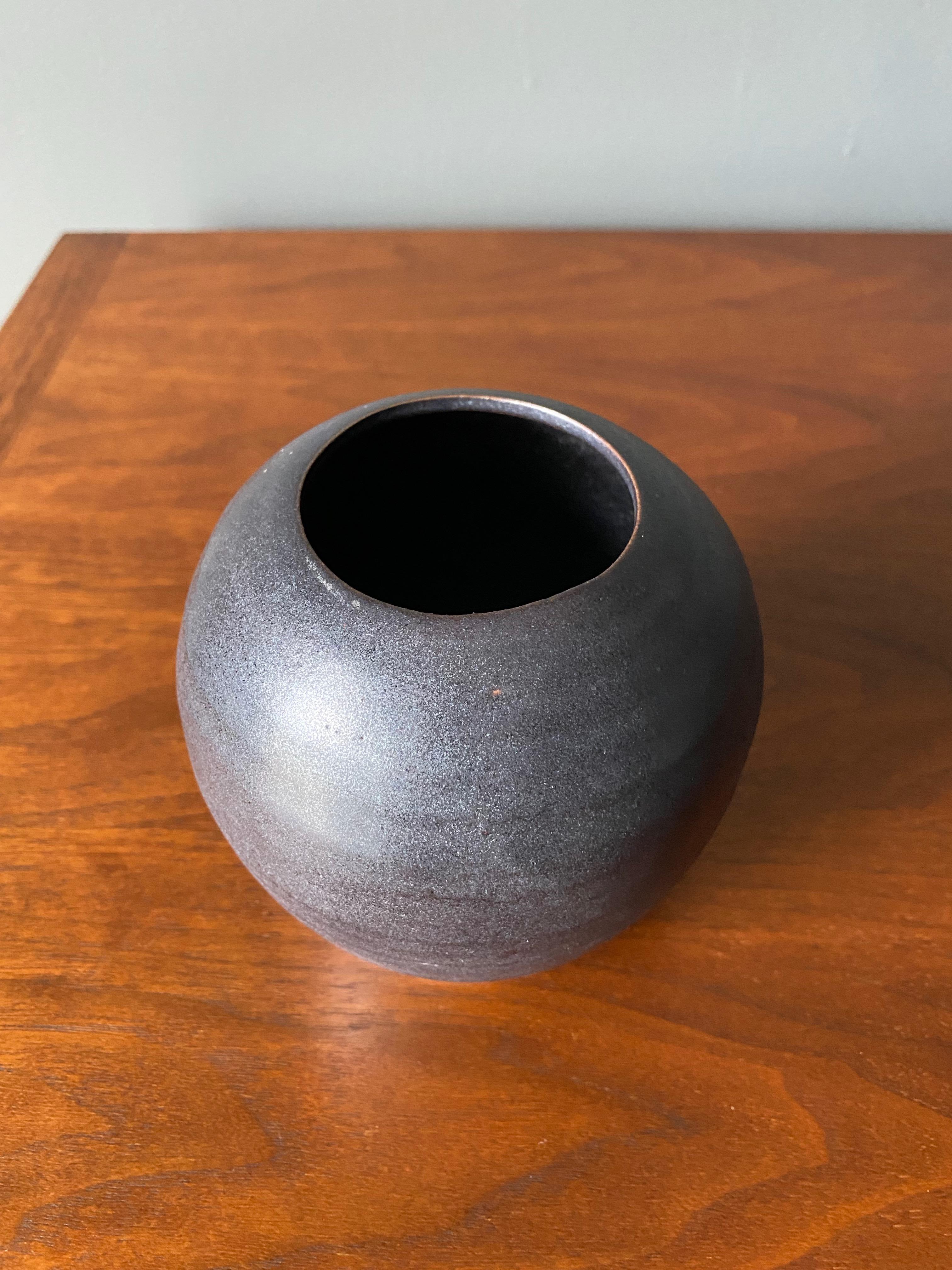 Larry Laslo Modern ceramic bowl for Mikasa, circa 1980.