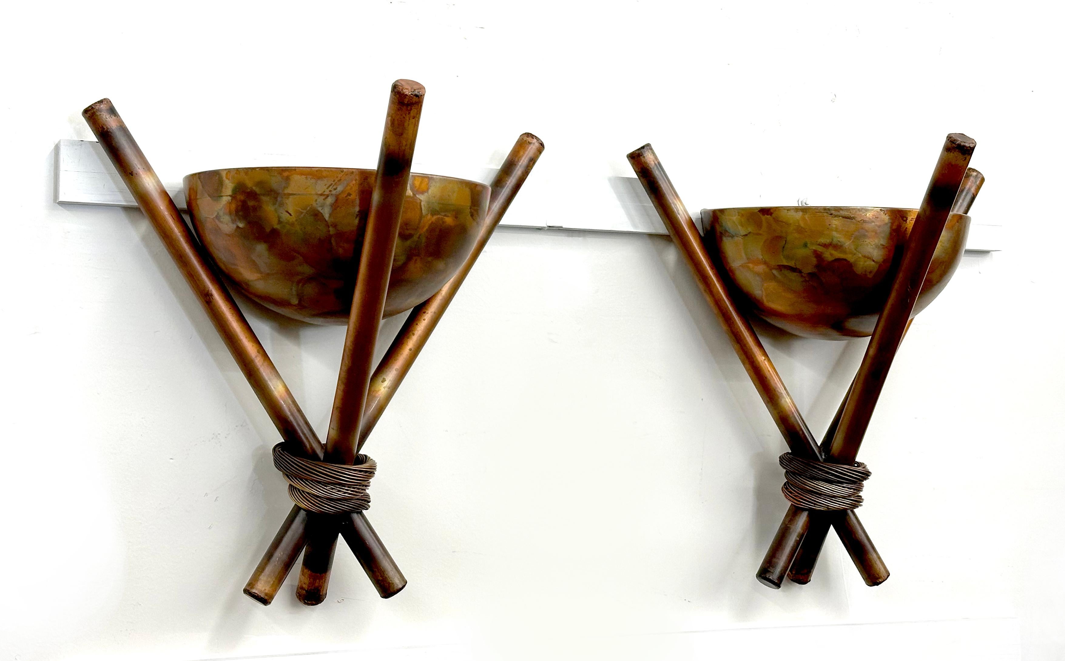 Larry Lubow Set aus Kupfer-Dreibein-Wandleuchtern und Hängeleuchtern, Perlen-Finish (Arts and Crafts) im Angebot