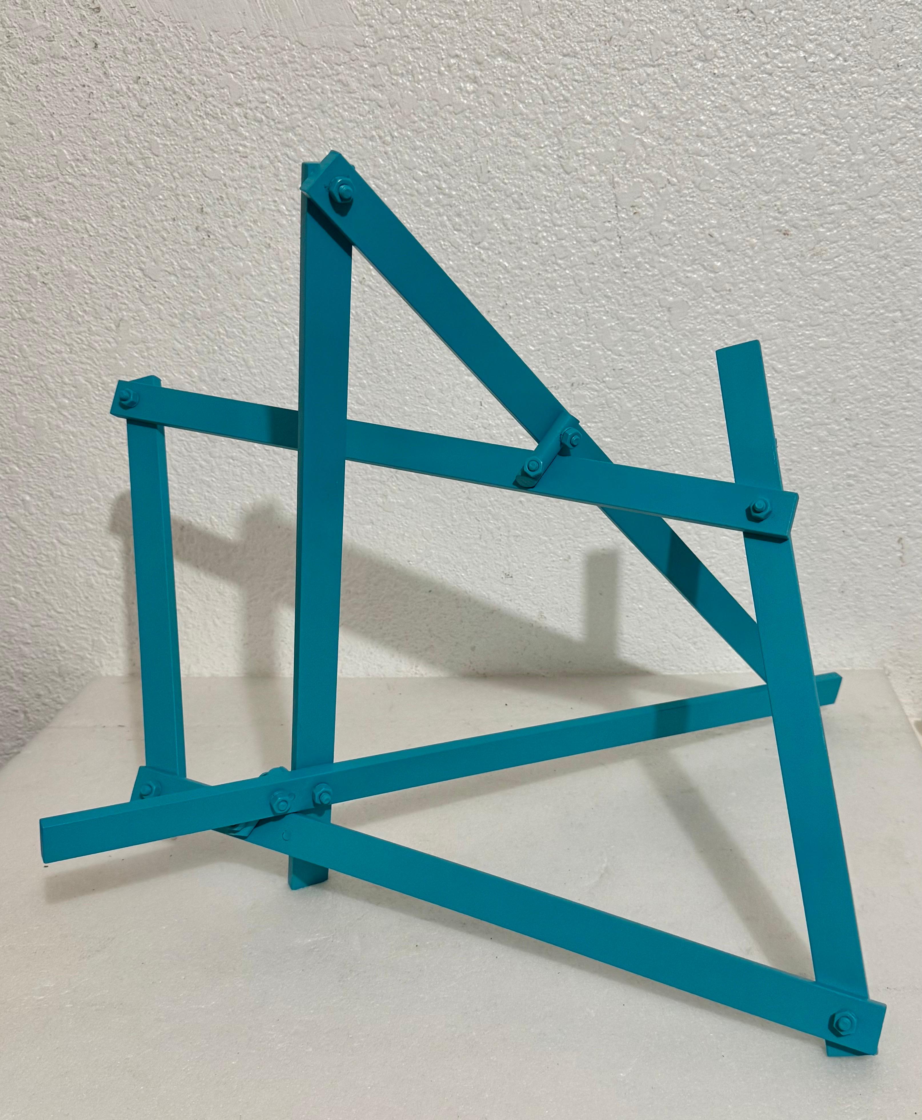 Larry Mohr, estadounidense (1921 - 2013) 
Escultura de metal pintado
Construcción abstracta
Firmado a mano, fechado y titulado (la firma es un poco tenue)
Barras II Boceto
1982
Dimensiones: 18,5" x 24,5" x 19"
Procedencia: Propiedad de Larry