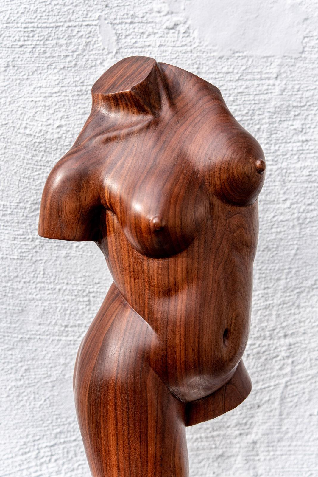 Klassischer Torso (Mädchen) – Sculpture von Larry Scaturro