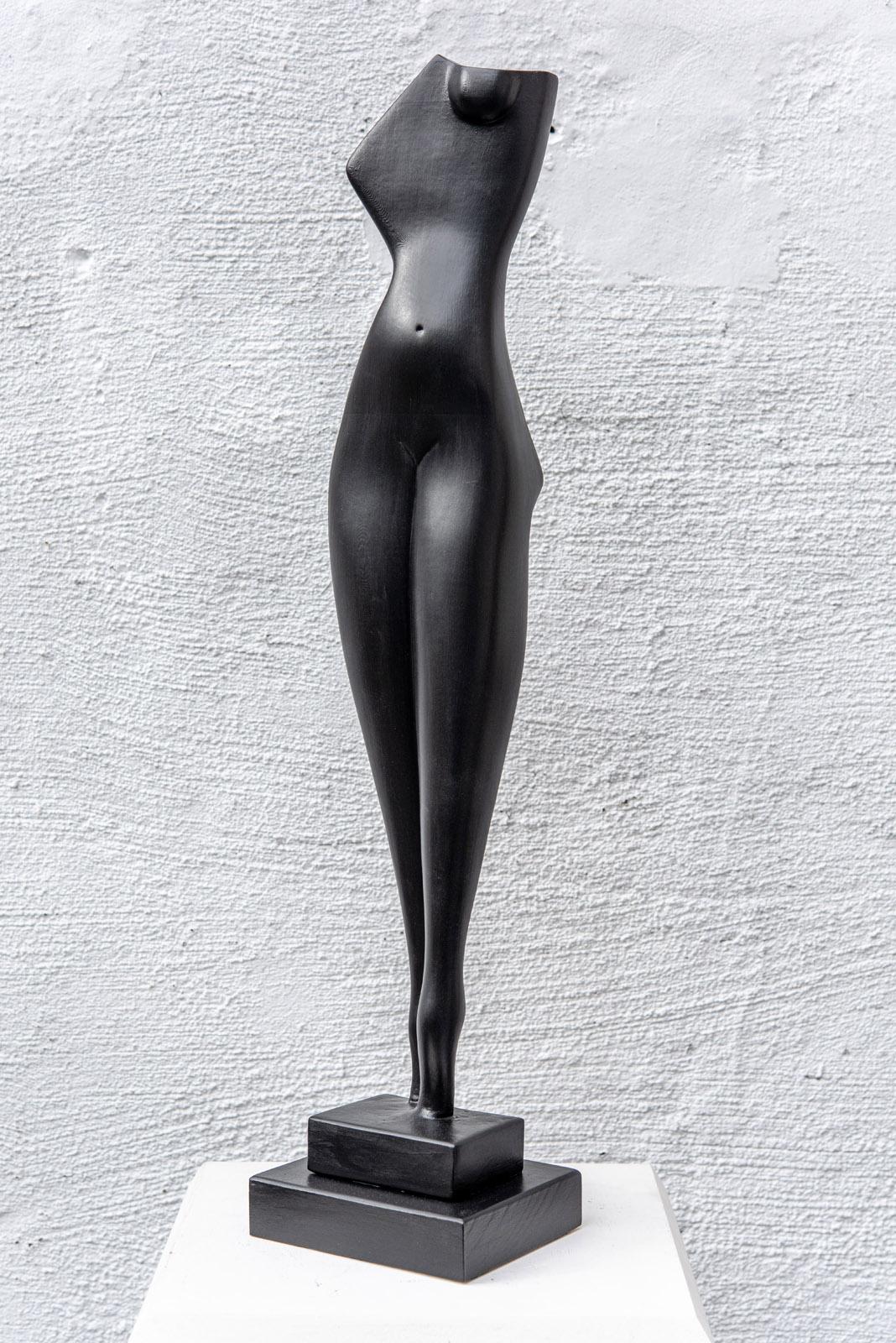 Larry Scaturro Figurative Sculpture - Elegance