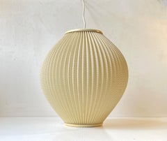 Lampada a sospensione ad alveare di Lars Eiler Schiøler per Høyrup, anni '60