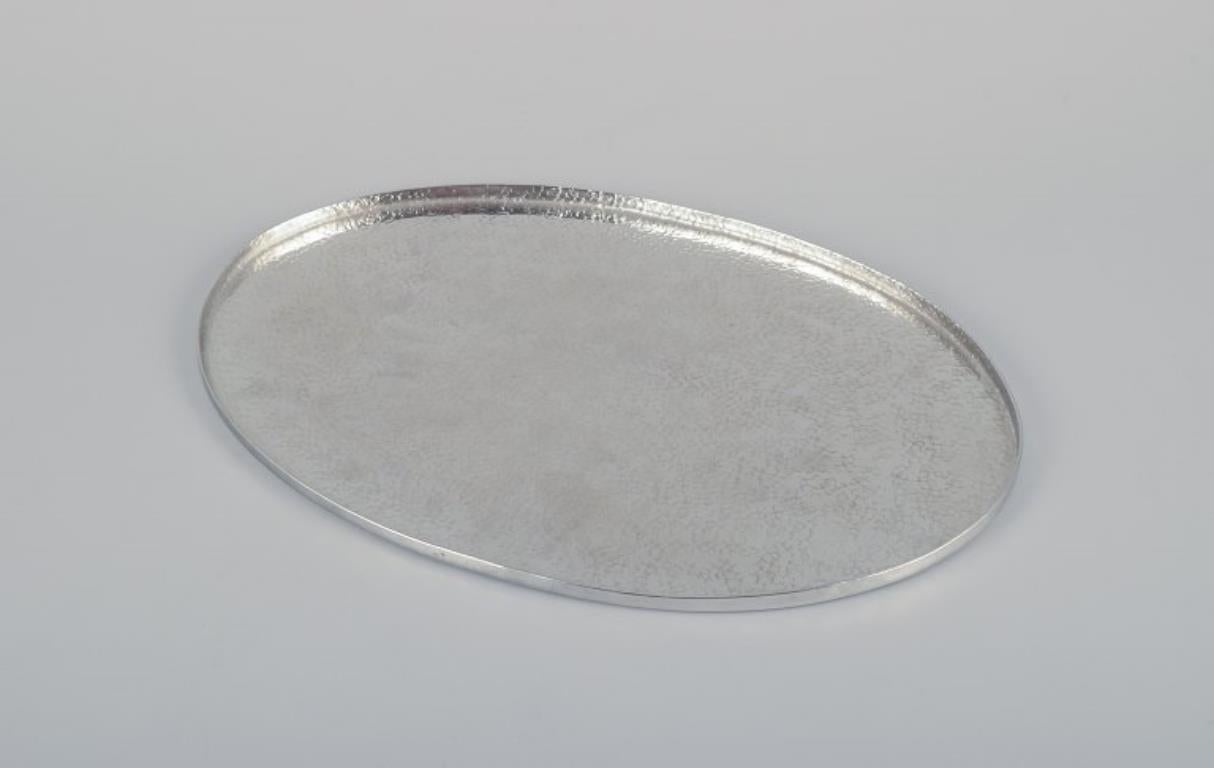 Lars Göransson, Swedish designer. 
Hammered modernist tin tray.
Date stamp F 10. 1978.
In perfect condition.
Marked.
Dimensions: W 30.0 cm x D 19.5 cm x H 1.0 cm.
