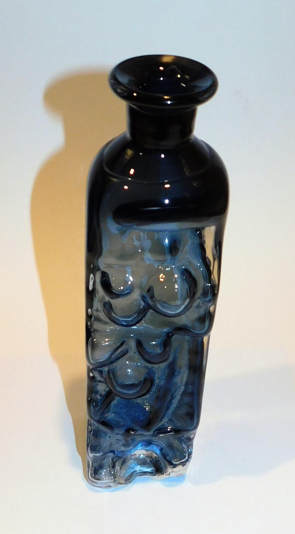 Vaso di vetro Lars Hellsten Orrefors in blu-grigio fumé, 1979 In condizioni ottime in vendita a Phoenix, AZ
