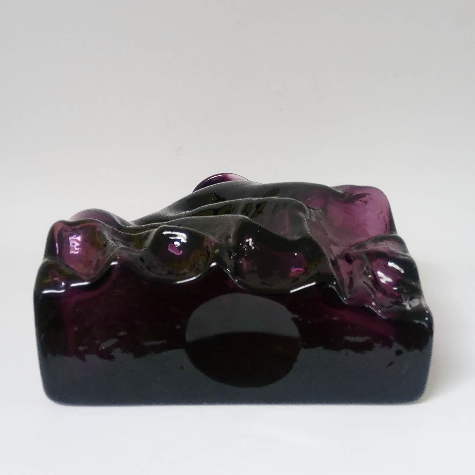 Lars Hellsten Orrefors Suède, vase en verre d'art violet signé en vente 5