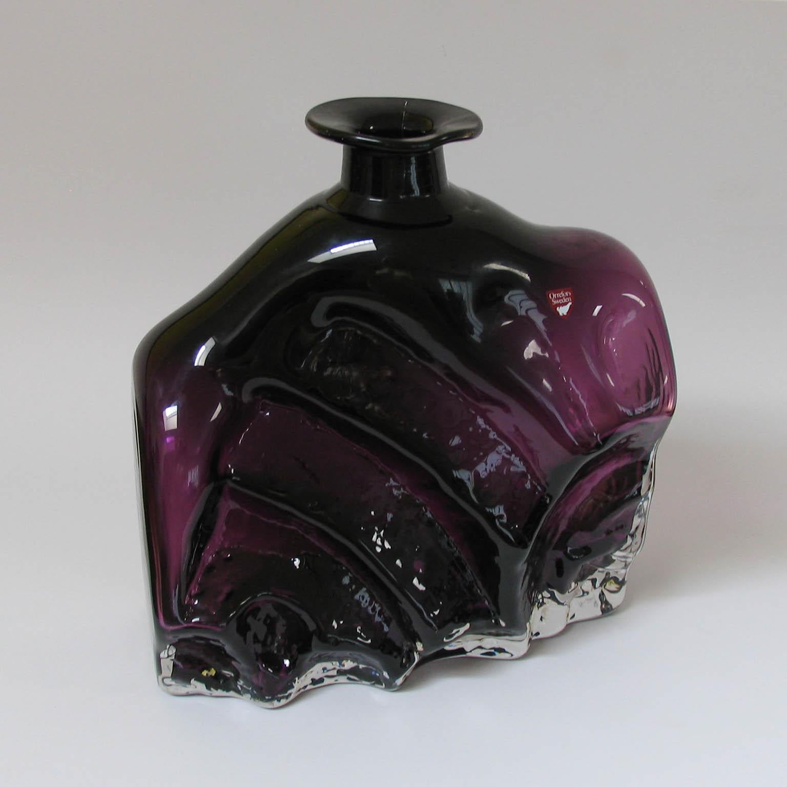 Fin du 20e siècle Lars Hellsten Orrefors Suède, vase en verre d'art violet signé en vente
