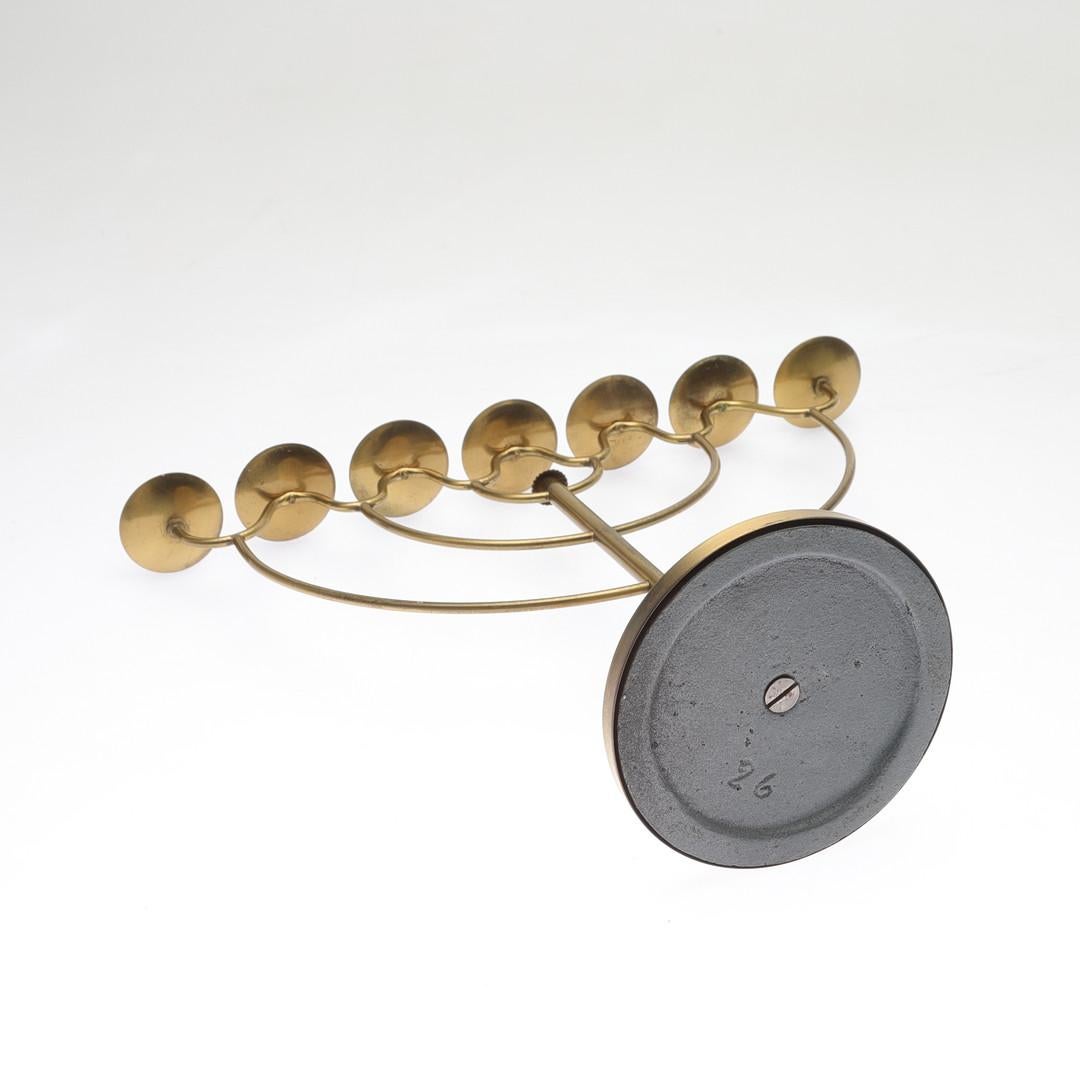 Lars Holmström Candelabro a sette luci in ottone, Arvika Konsthantverk, Svezia, 1950 in vendita 2