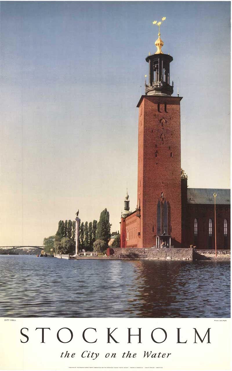 Original Stockholm (Schweden), „Stadt auf dem Wasser“, Vintage-Reiseplakat (Amerikanischer Realismus), Print, von Lars Ryde