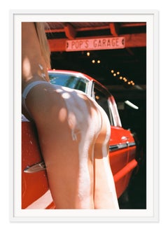 « Untitled 2 » (En Rouge) Photographie édition 2/7 32" x 24" dans par Larsen Sotelo