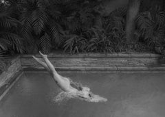 "Sumérgete" Fotografía en blanco y negro 40" x 56" en Edición 1/3 por Larsen Sotelo