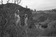 „Syrens No 2“ Schwarz-Weiß-Fotografie 40" x 60" in Ed. 1/3 von Larsen Sotelo
