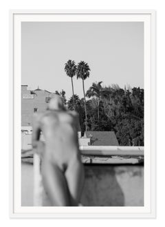 "Two Palms" Fotografia di nudo 45" x 30" in edizione 1/7 di Larsen Sotelo