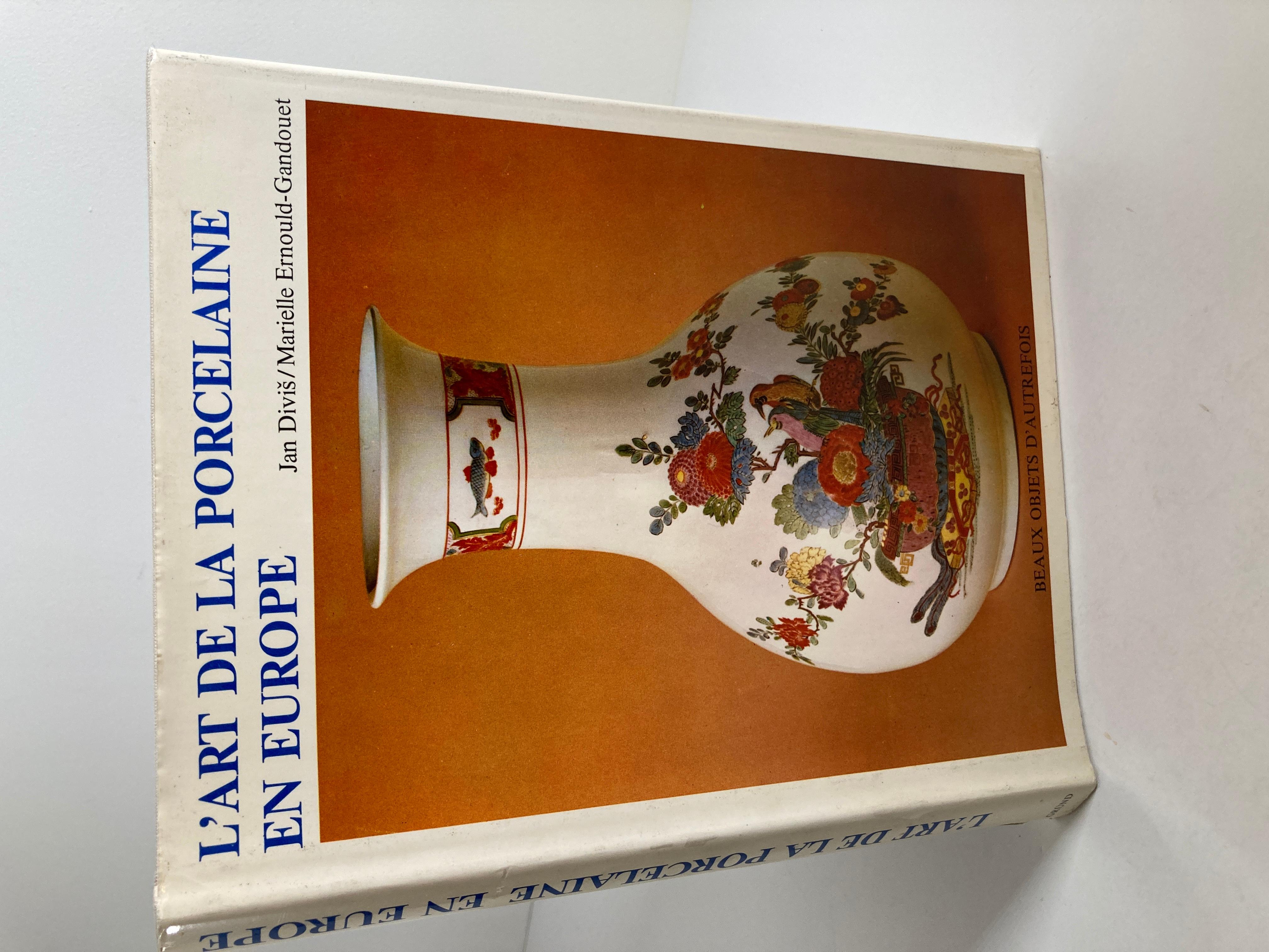 L'art de la Porcelaine en Europe Book, 1984 In Good Condition For Sale In North Hollywood, CA