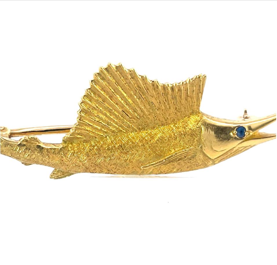  Larter 1950s 18k Yellow Gold Swordfish Pin W/ Blue Sapphire Eyes In Excellent Condition For Sale In Lexington, KY