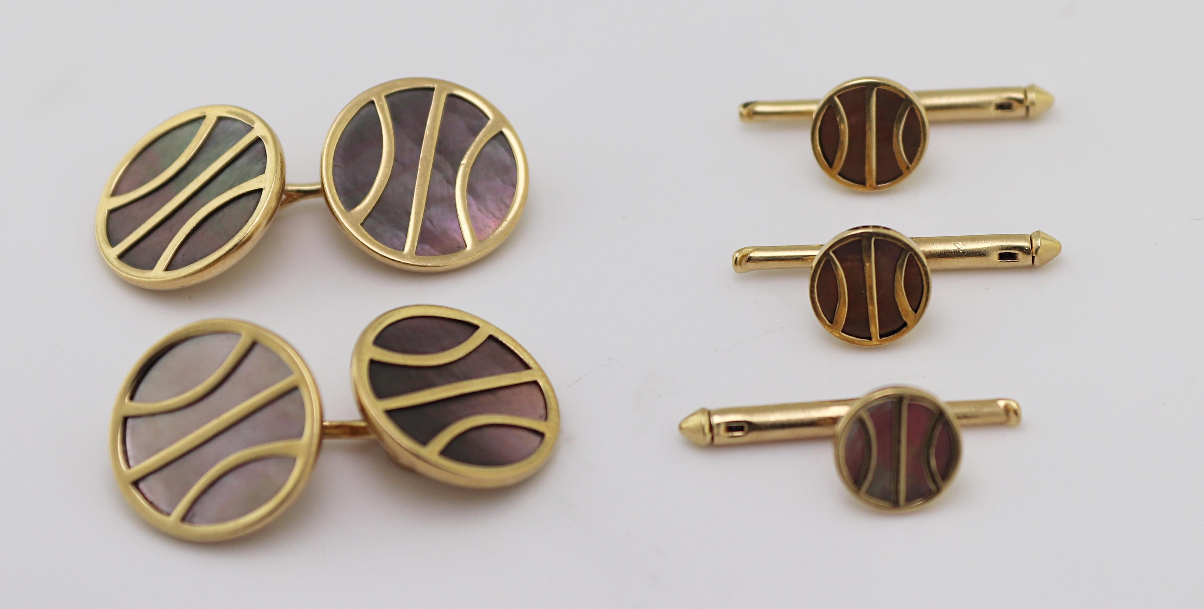 Designed with a basketball motif, featuring round black mother-of-pearl,
with 14k yellow gold lines in relief; including one pair of double sides
cufflinks, 14 X 3.00 mm, together with (3) matching retractable shirt studs,
8 X 2.5 X 22 mm, each