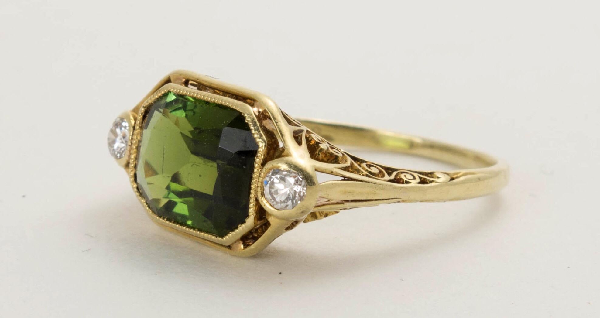 Larter & Son Art Deco Green Tourmaline Filigree 18 Karat Gold Diamond Ring In Good Condition In Austin, TX