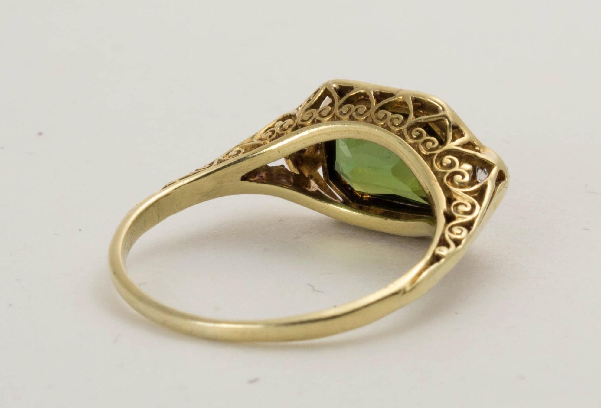 Larter & Son Art Deco Green Tourmaline Filigree 18 Karat Gold Diamond Ring 2