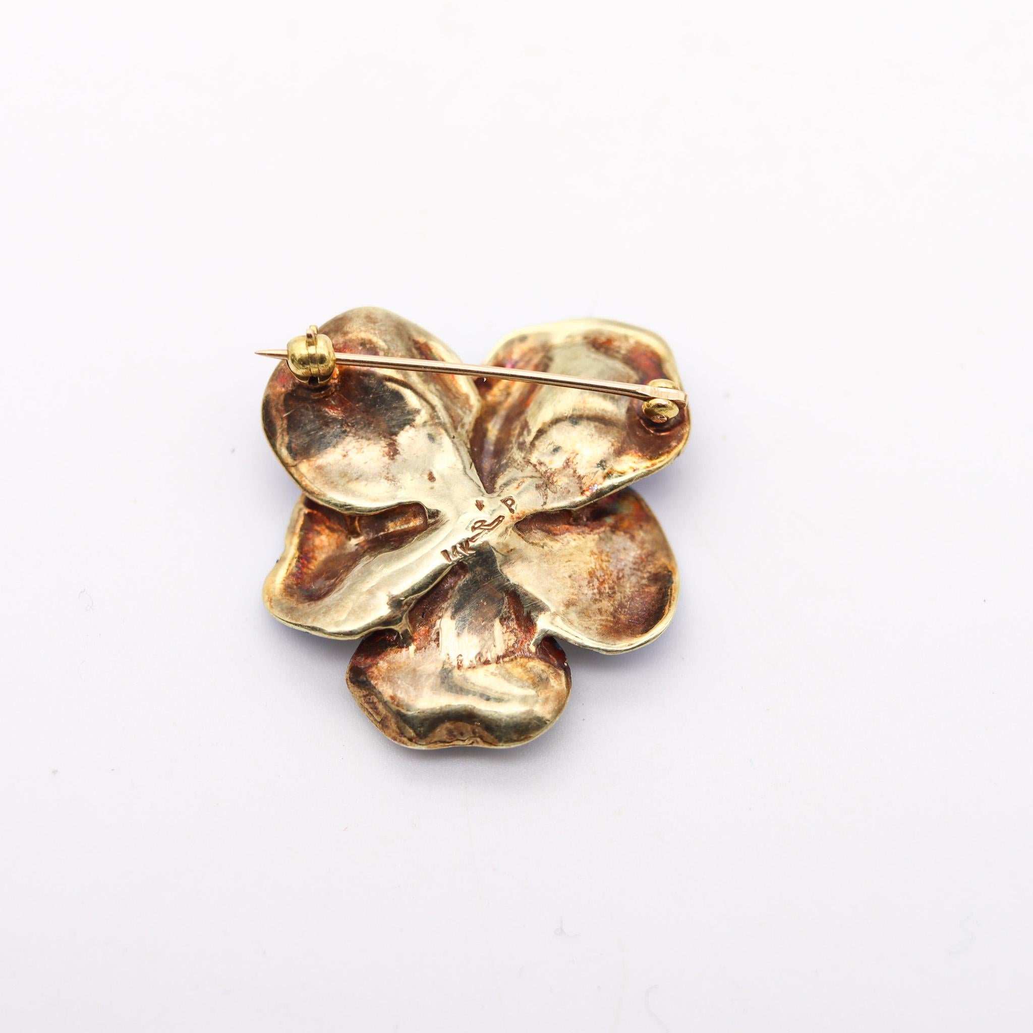 Larter & Sons Broche fleur de pivoine émaillée Art Nouveau 1900 en or jaune 14 carats Excellent état - En vente à Miami, FL