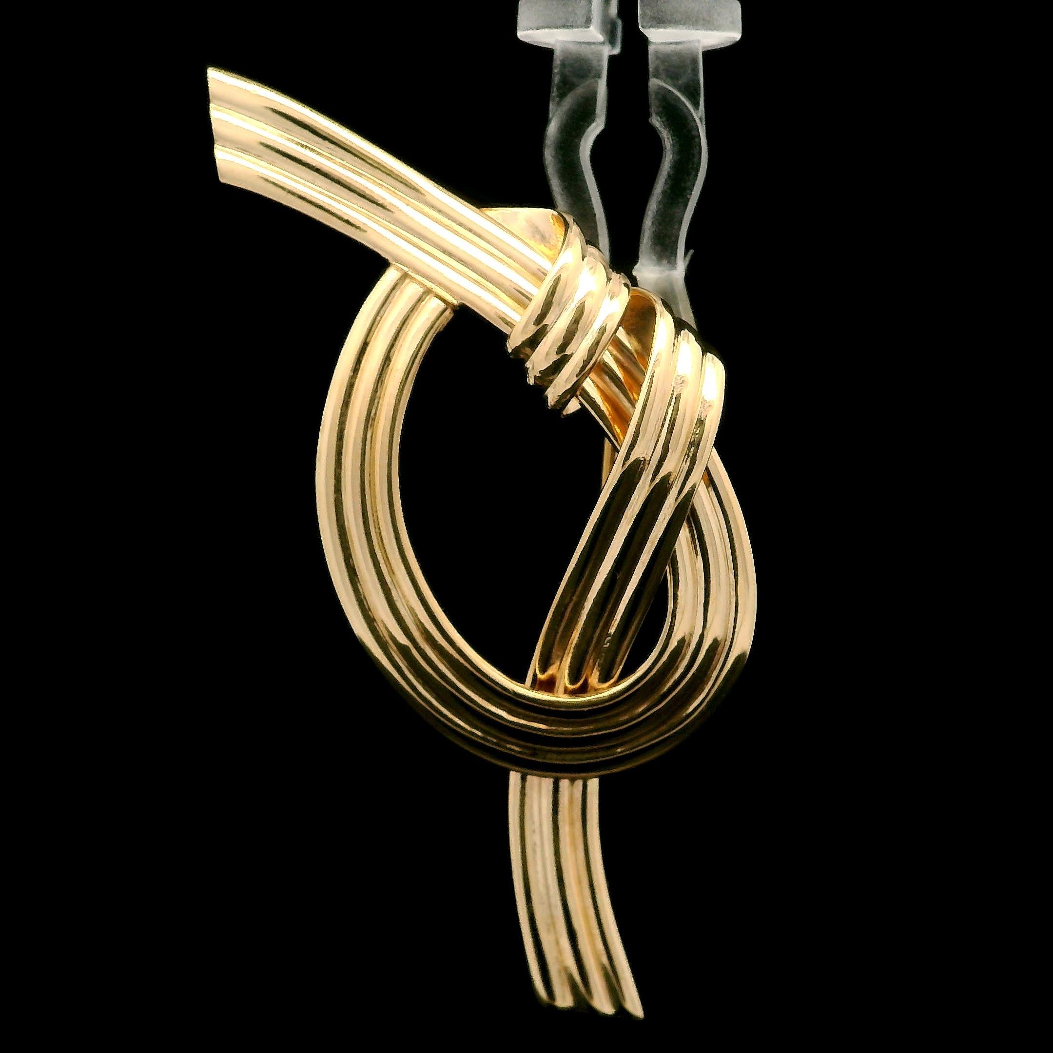 Material: Solid 14k Yellow Gold
Weight: 7.27 Grams
Overall Height: 51.87mm (2.04