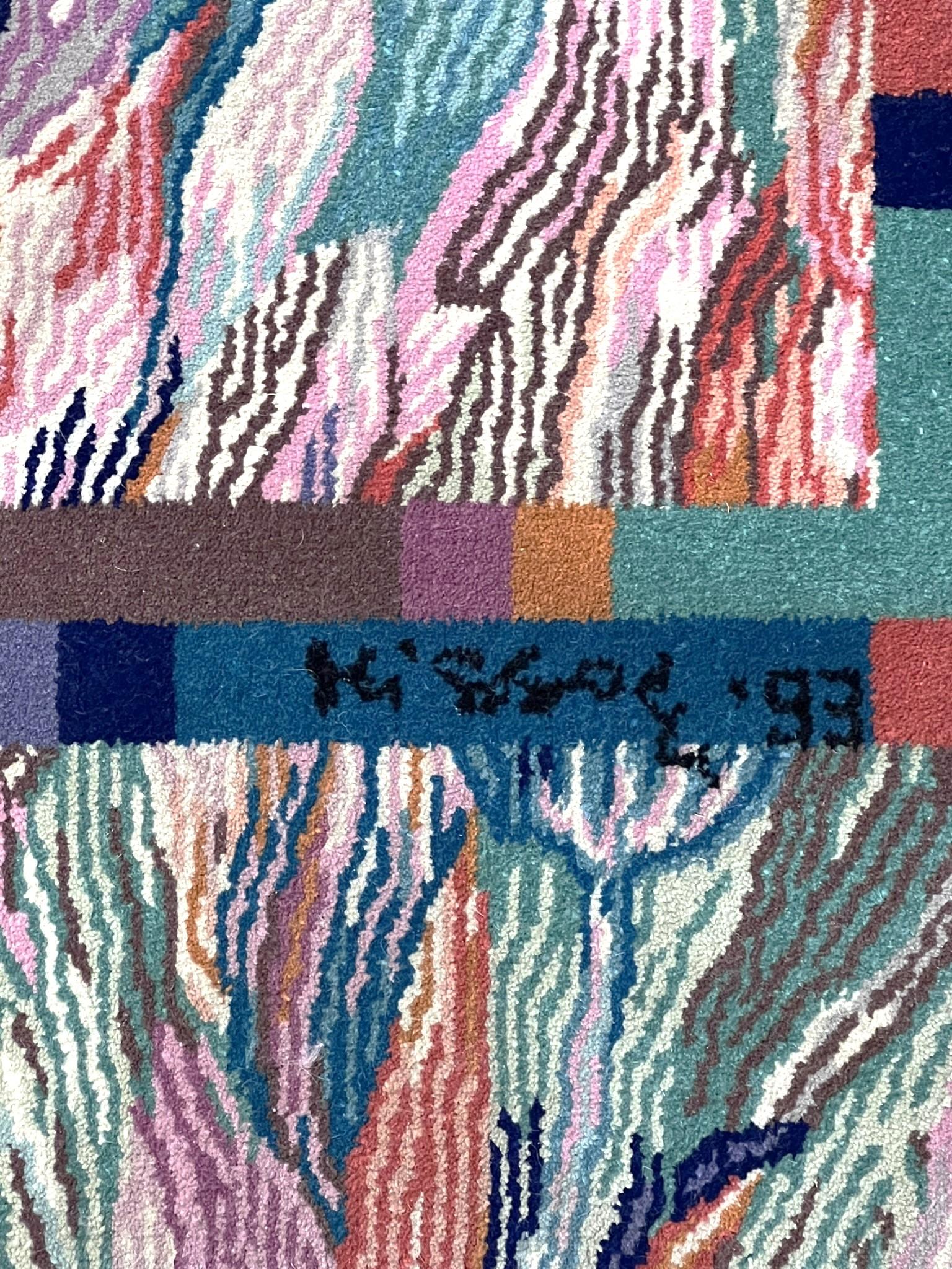Craftsmanship meets fashion: discover the splendor of handmade Missoni rugs .
Missoni rugs, an integral part of the Missoni Home Collection, are distinguished by their vibrant patterns and designs that reflect the fashion house's iconic heritage.